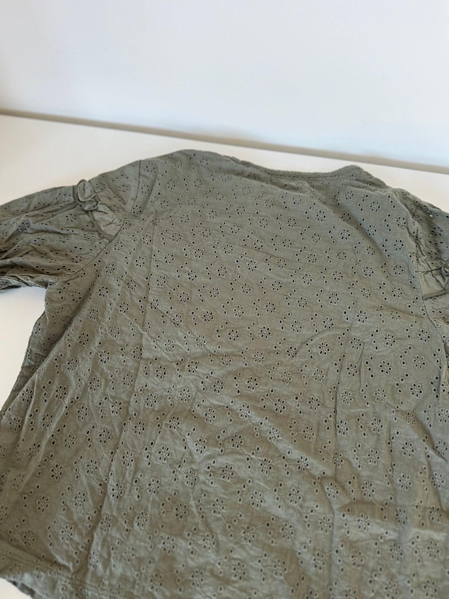 LEVV Bluse Khaki grün Lochmuster 134/140