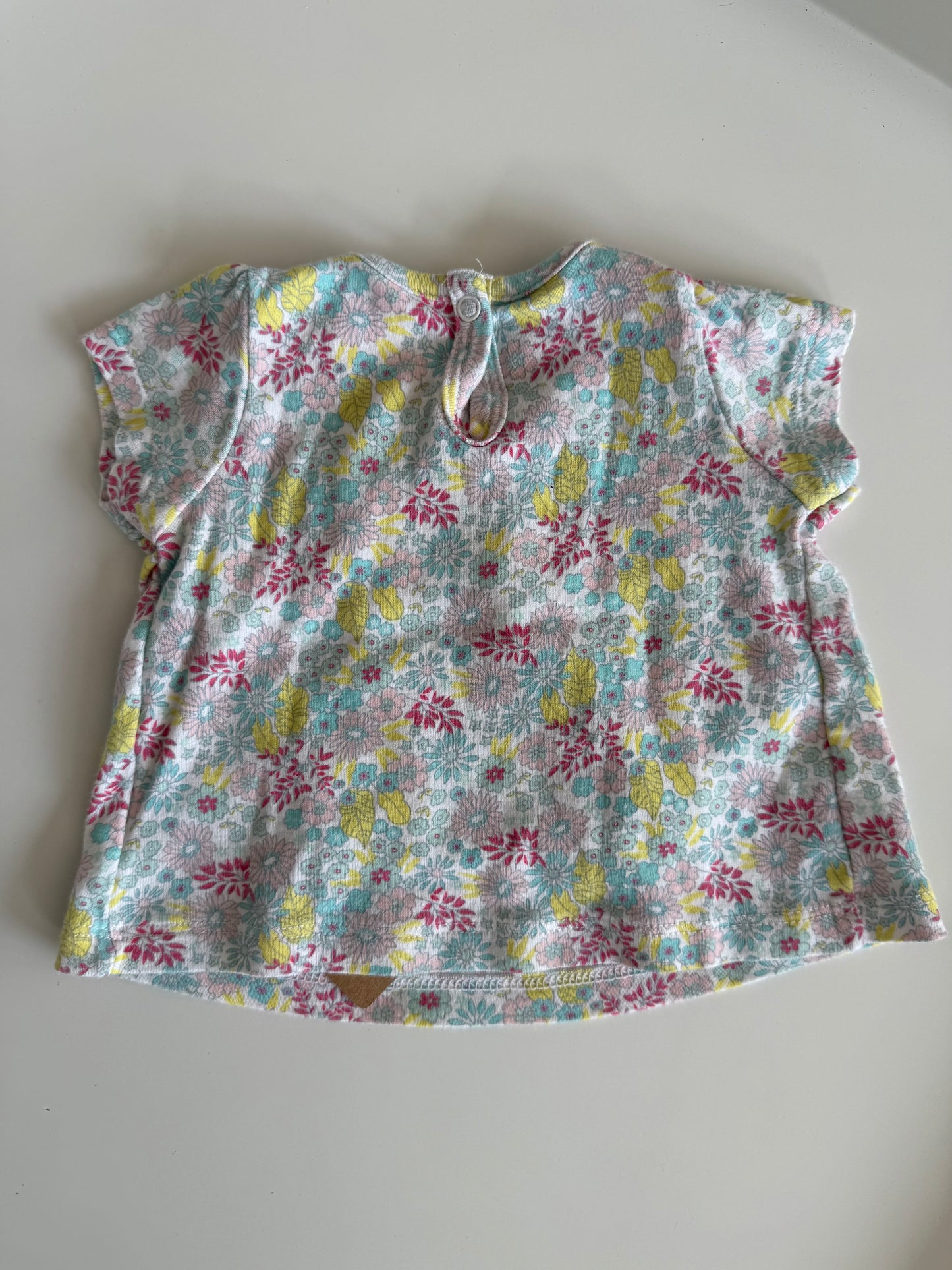 PETIT BATEAU Tshirt Streublumen bunt 56/62