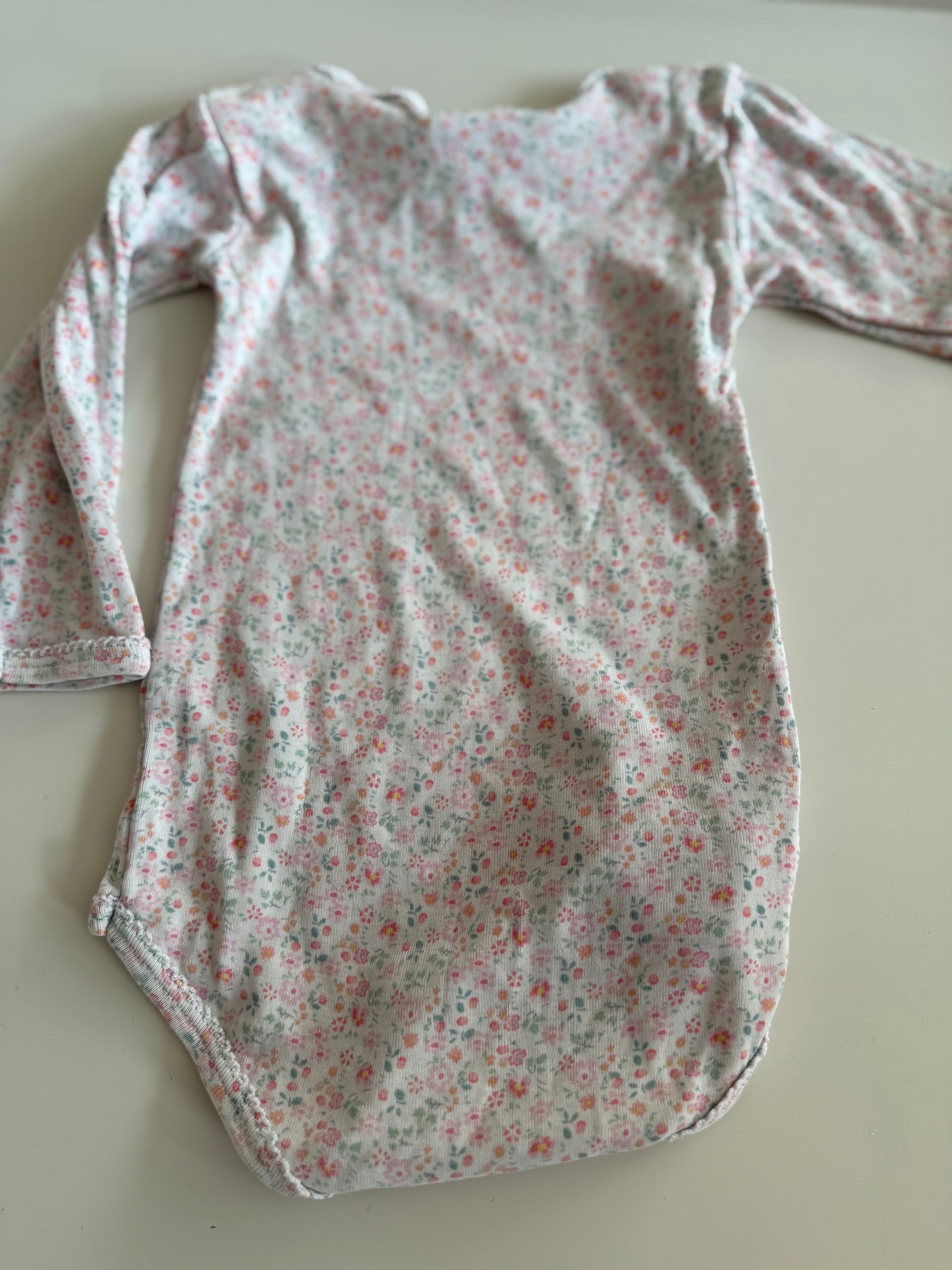 PETIT BATEAU Body rosa Streublumen 74