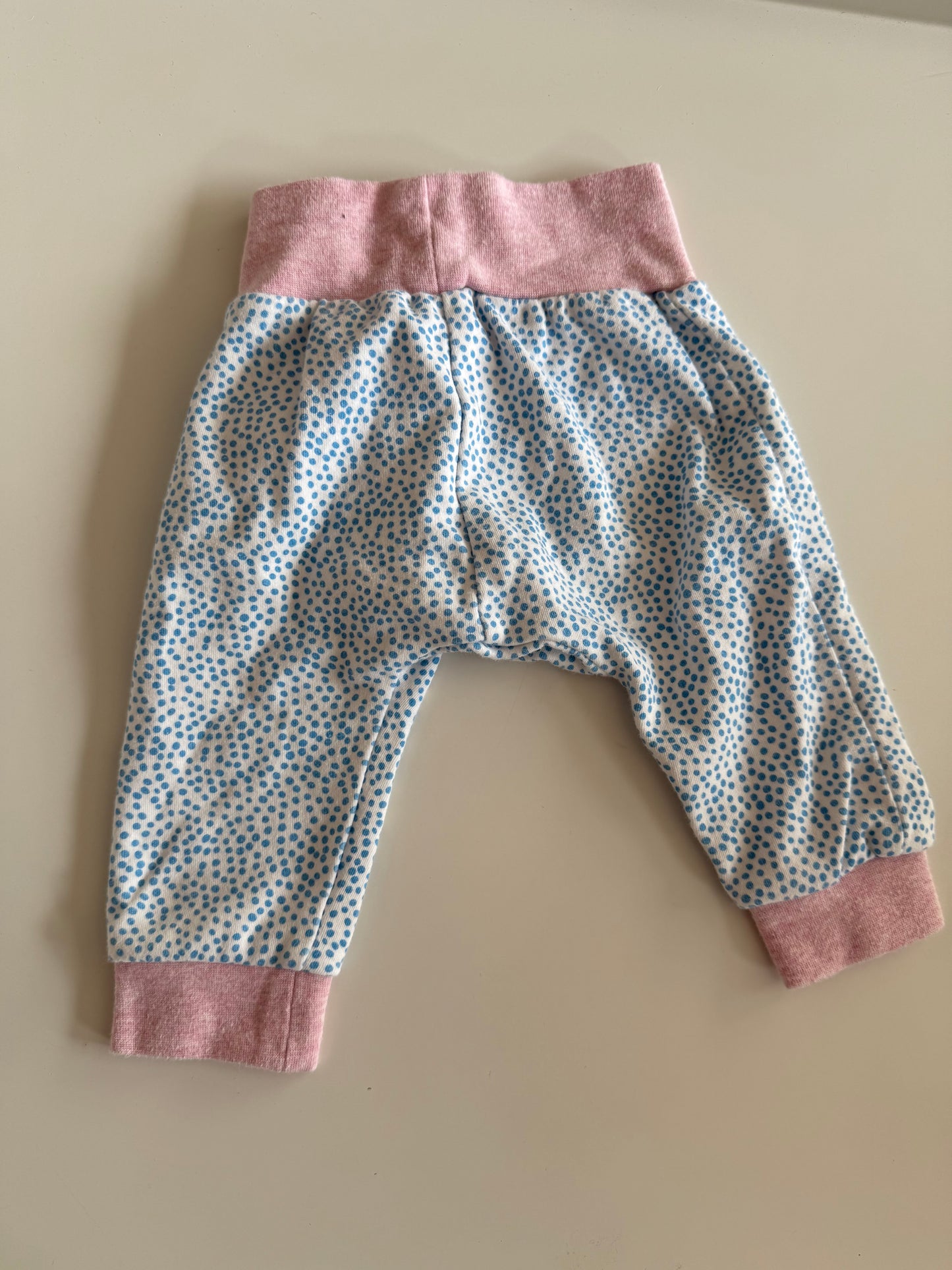 BO Hose hellblau rosa 62