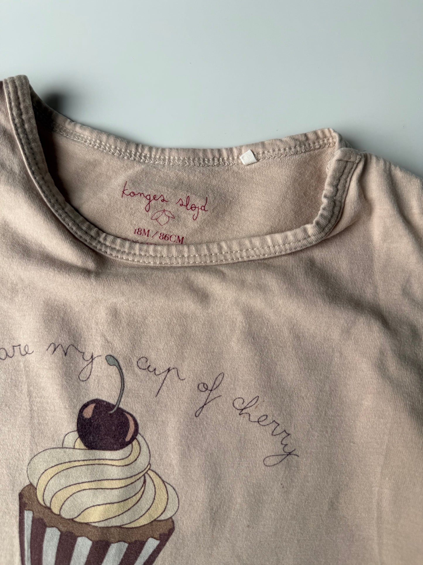 KONGES SLØJD T-Shirt beige Kirschen Muffin 86