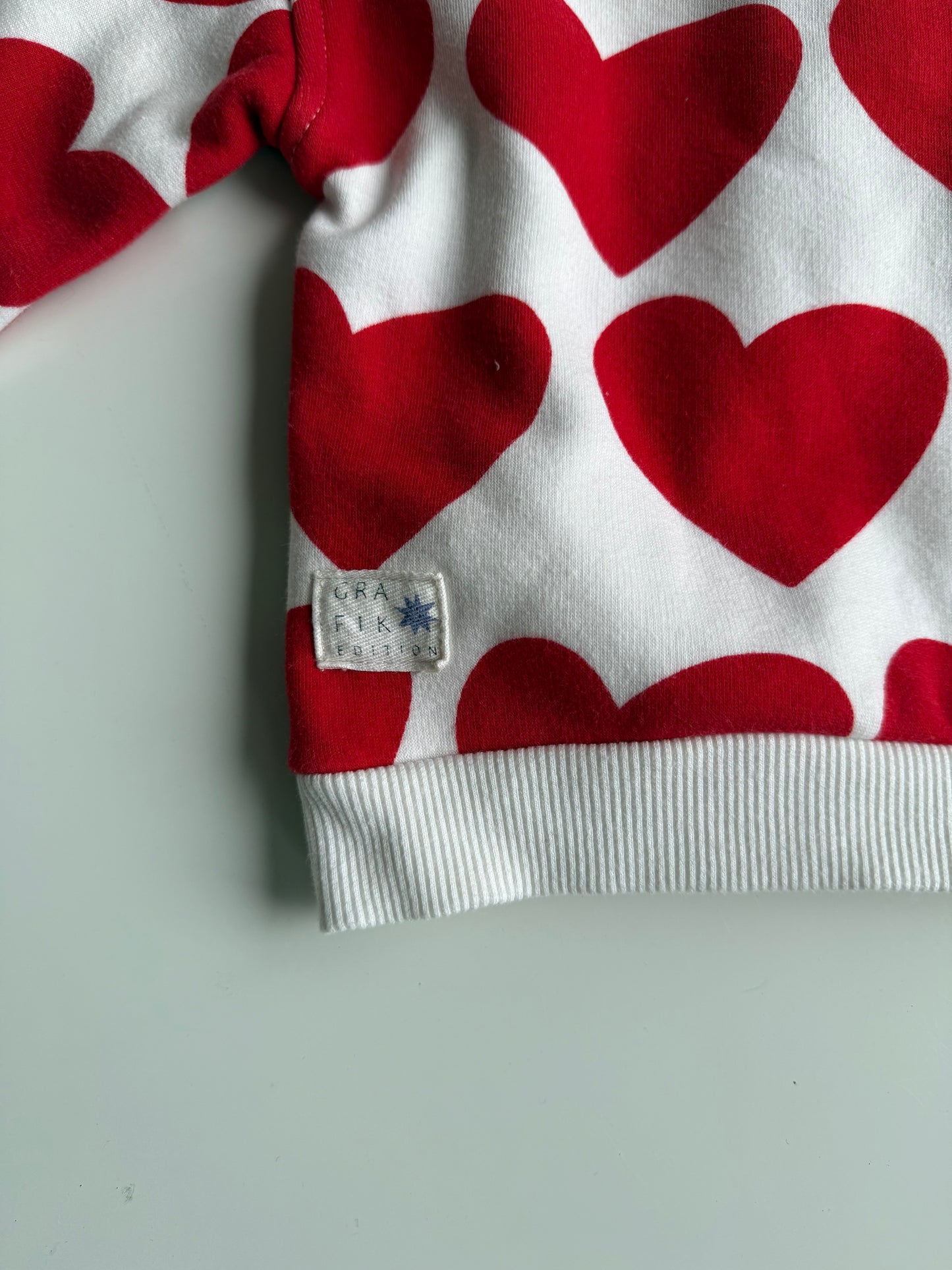 KIABI Sweatshirt Herzen weiß rot 68