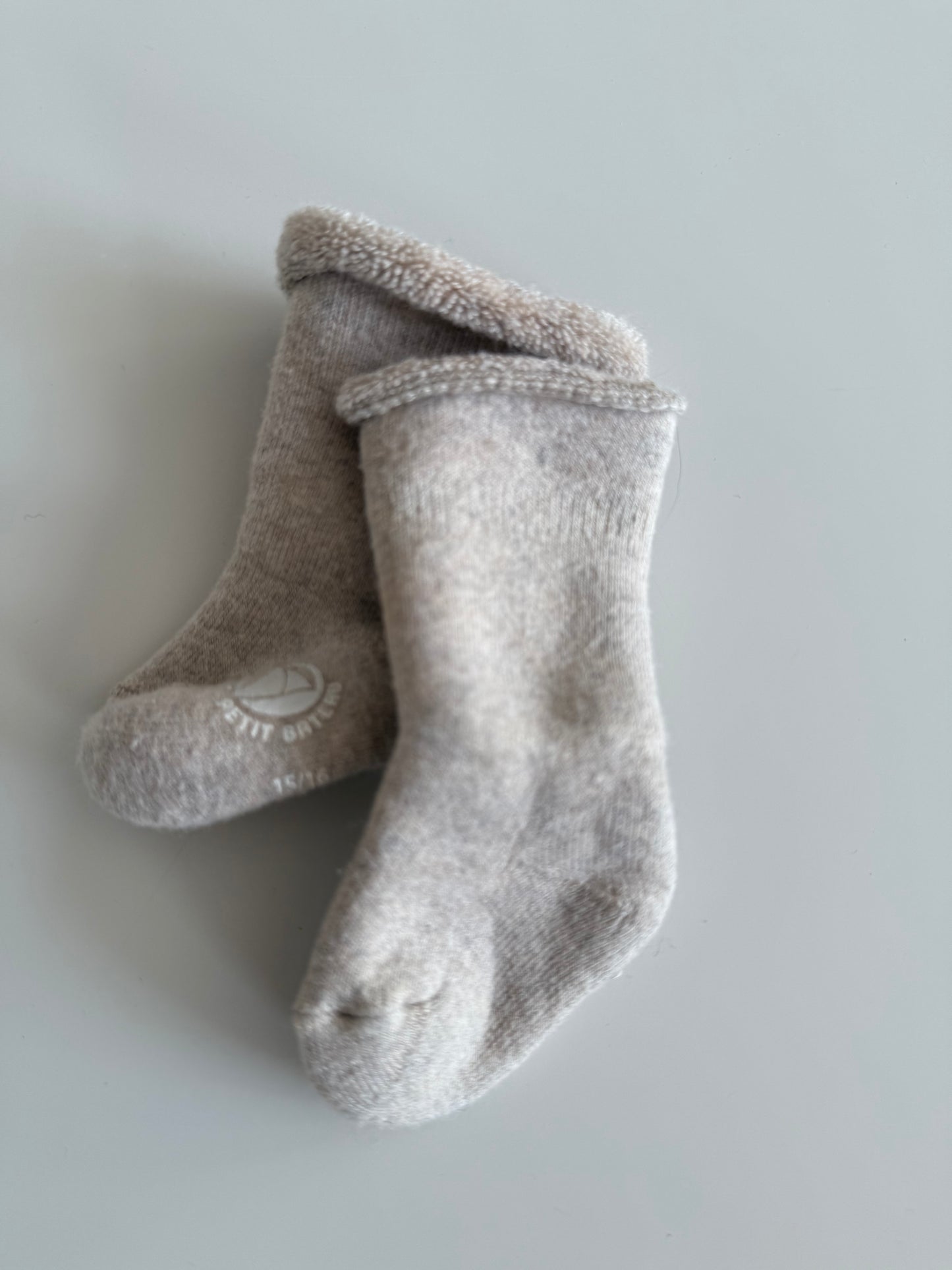 PETIT BATEAU Socken beige grau 15/16 50/56