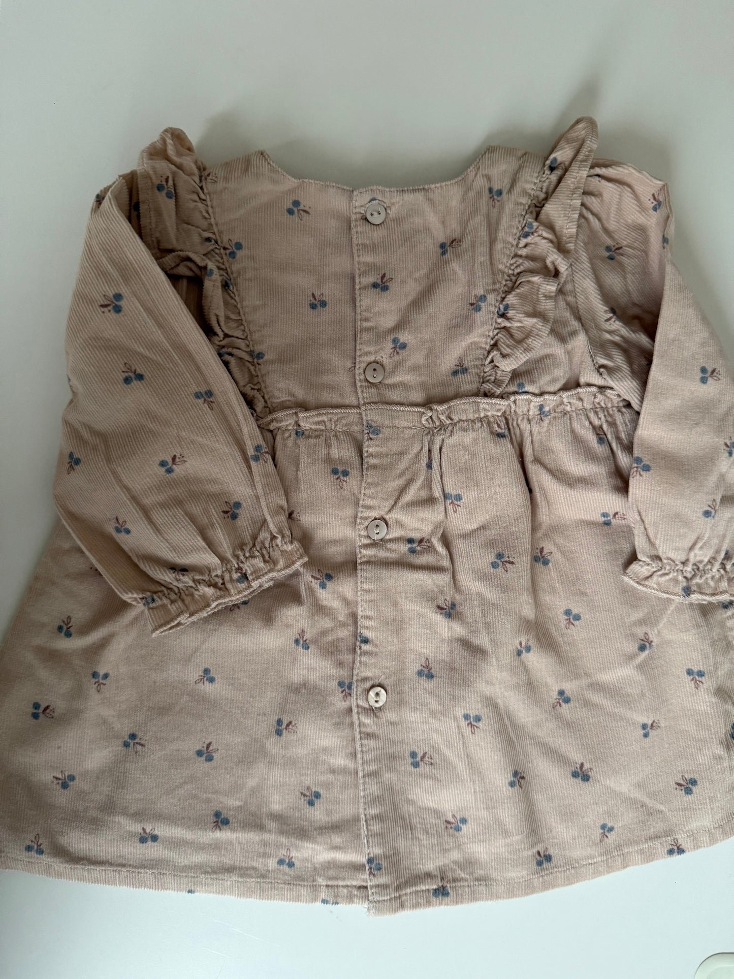ZARA
Kleid Feinkord beige Blümchen 68