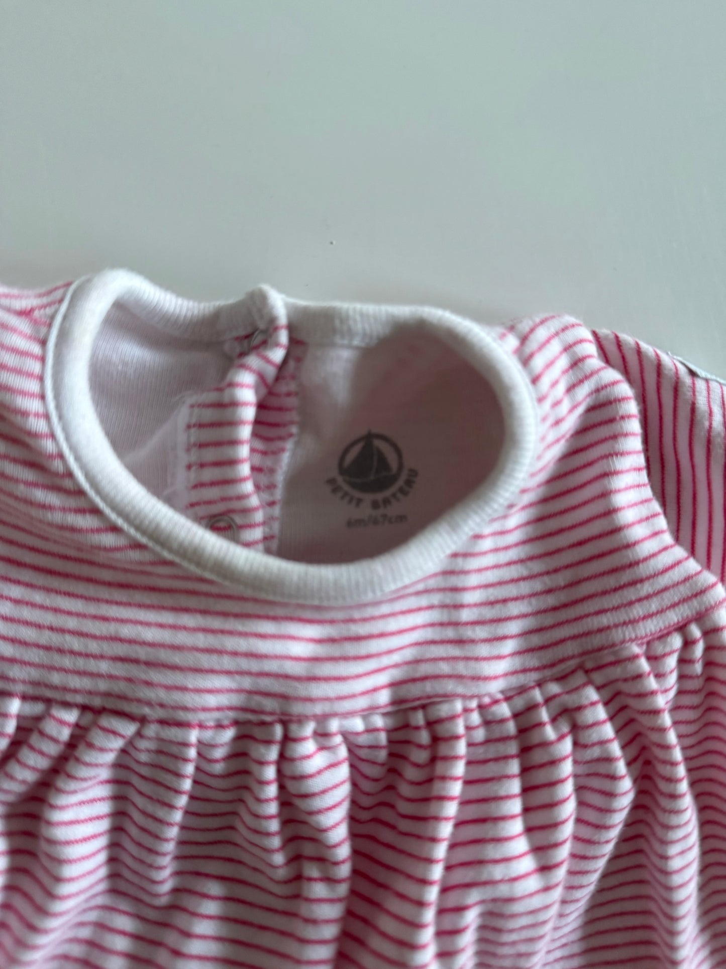 PETIT BATEAU Bodykleid rosa weiß 62/68