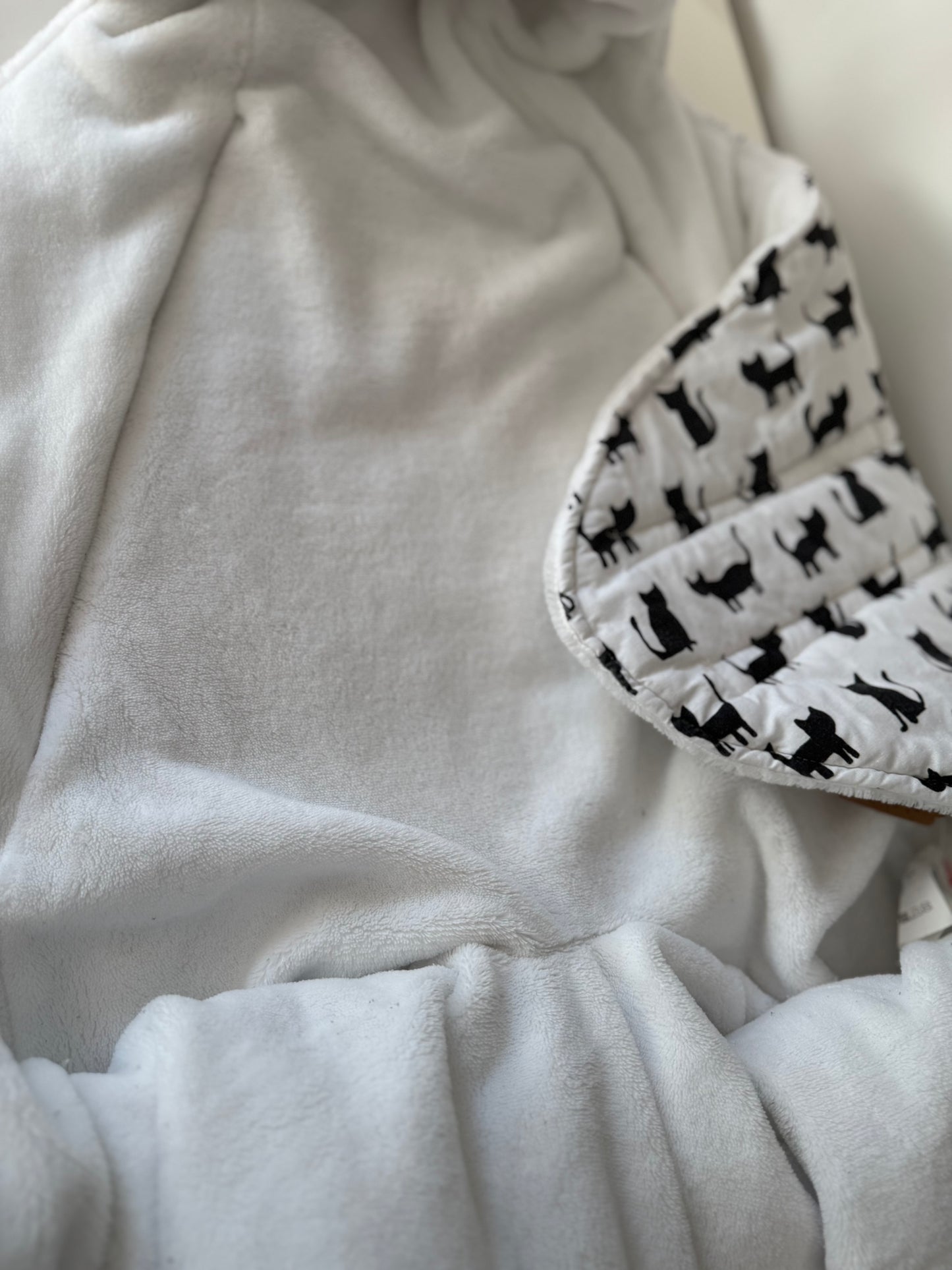 TRIXIE Fußsack Babyschale weiß schwarz Katzen