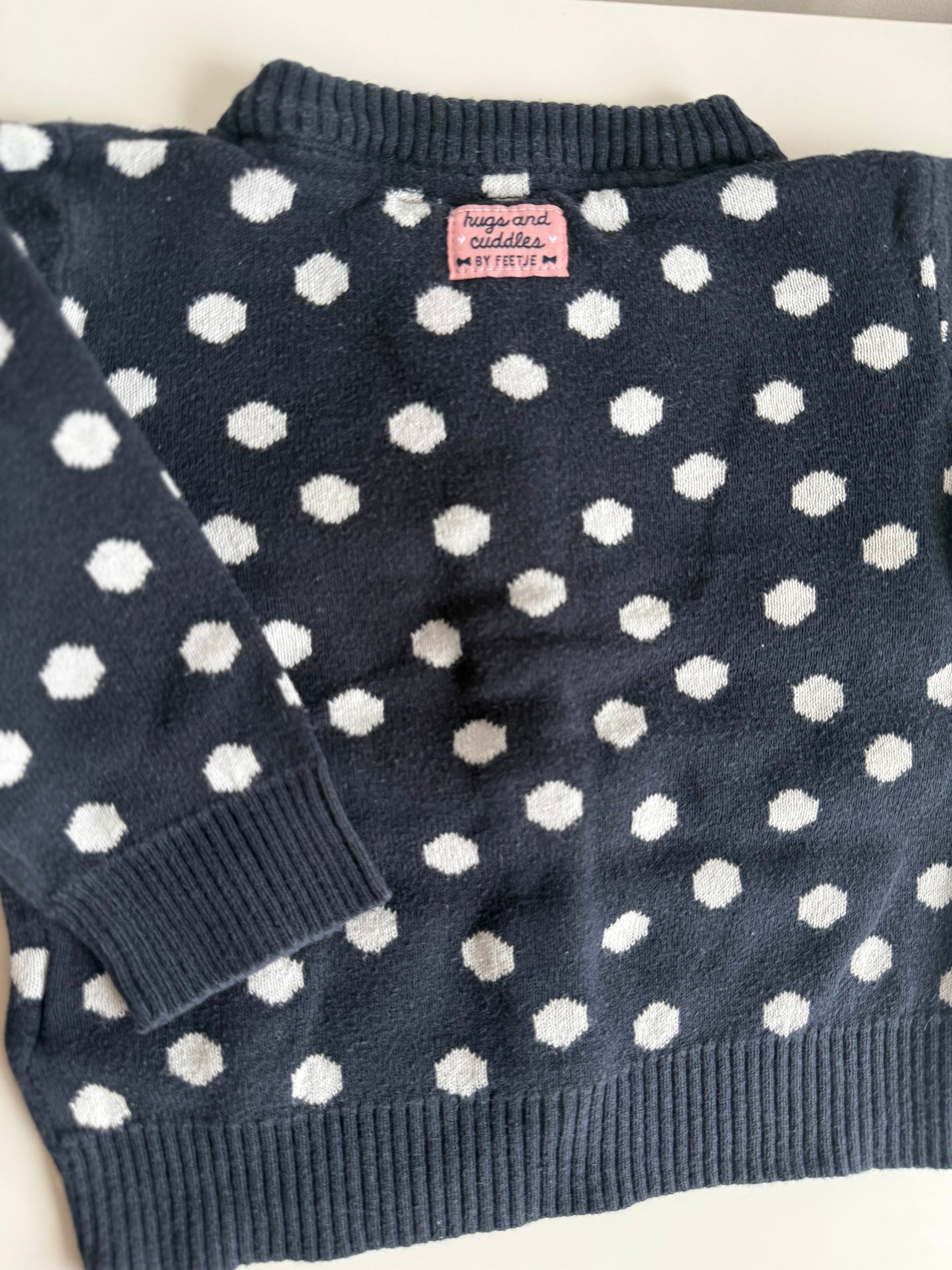 FEETJE 
Strickjacke dunkelblau weiß gepunktet 74