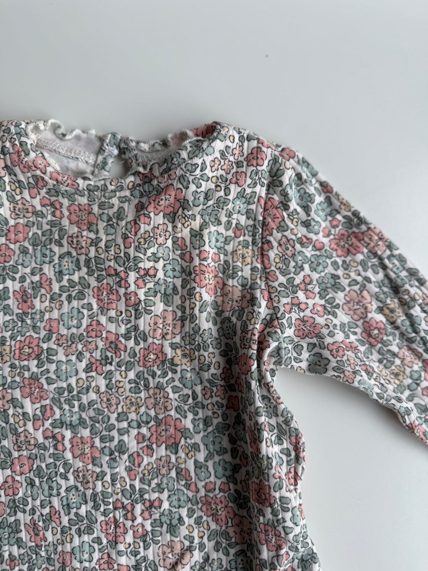 H&M Langarmshirt Ripp Streublumen 68