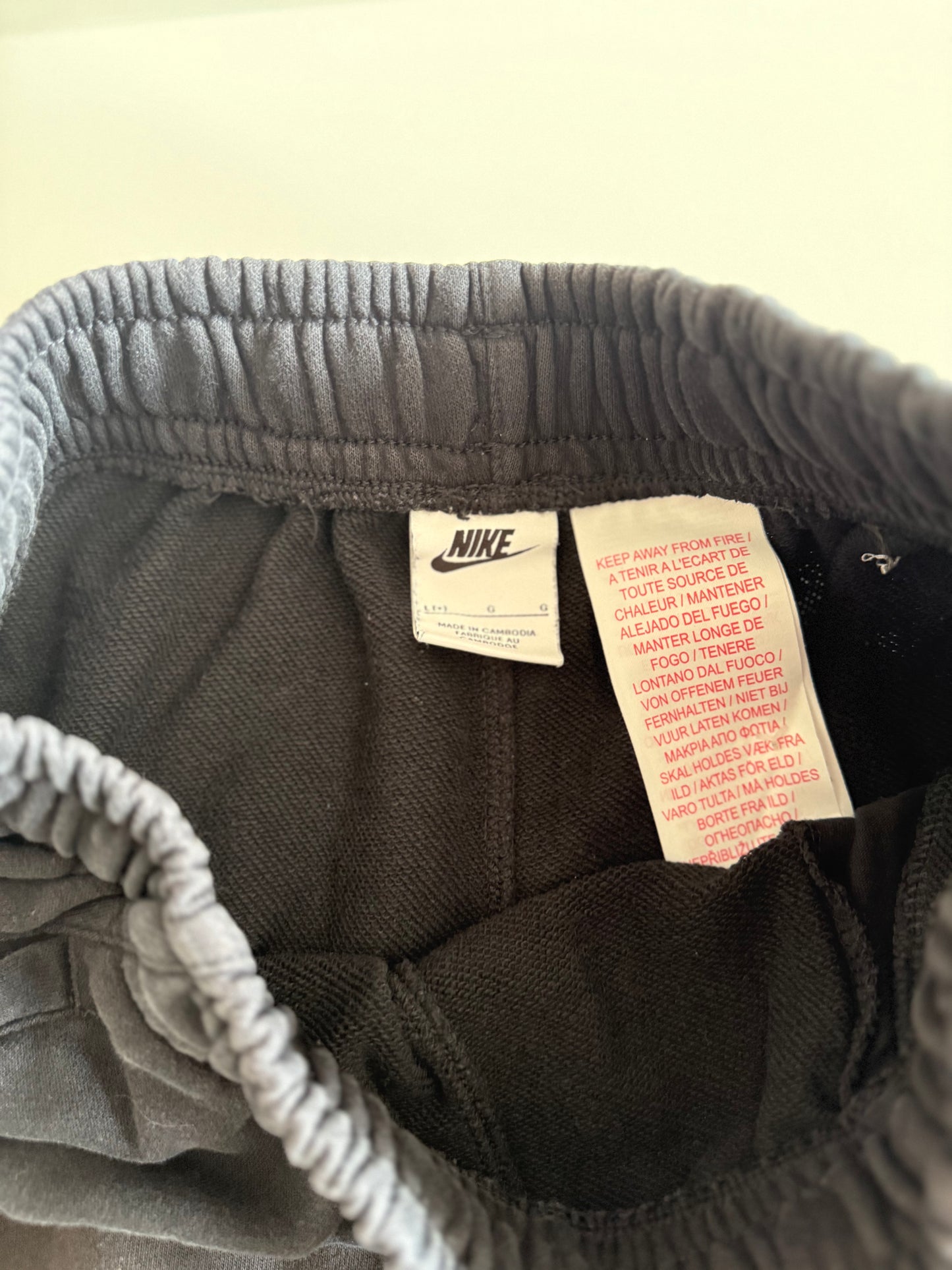 NIKE Sweatshorts kurze Hose schwarz 146/152