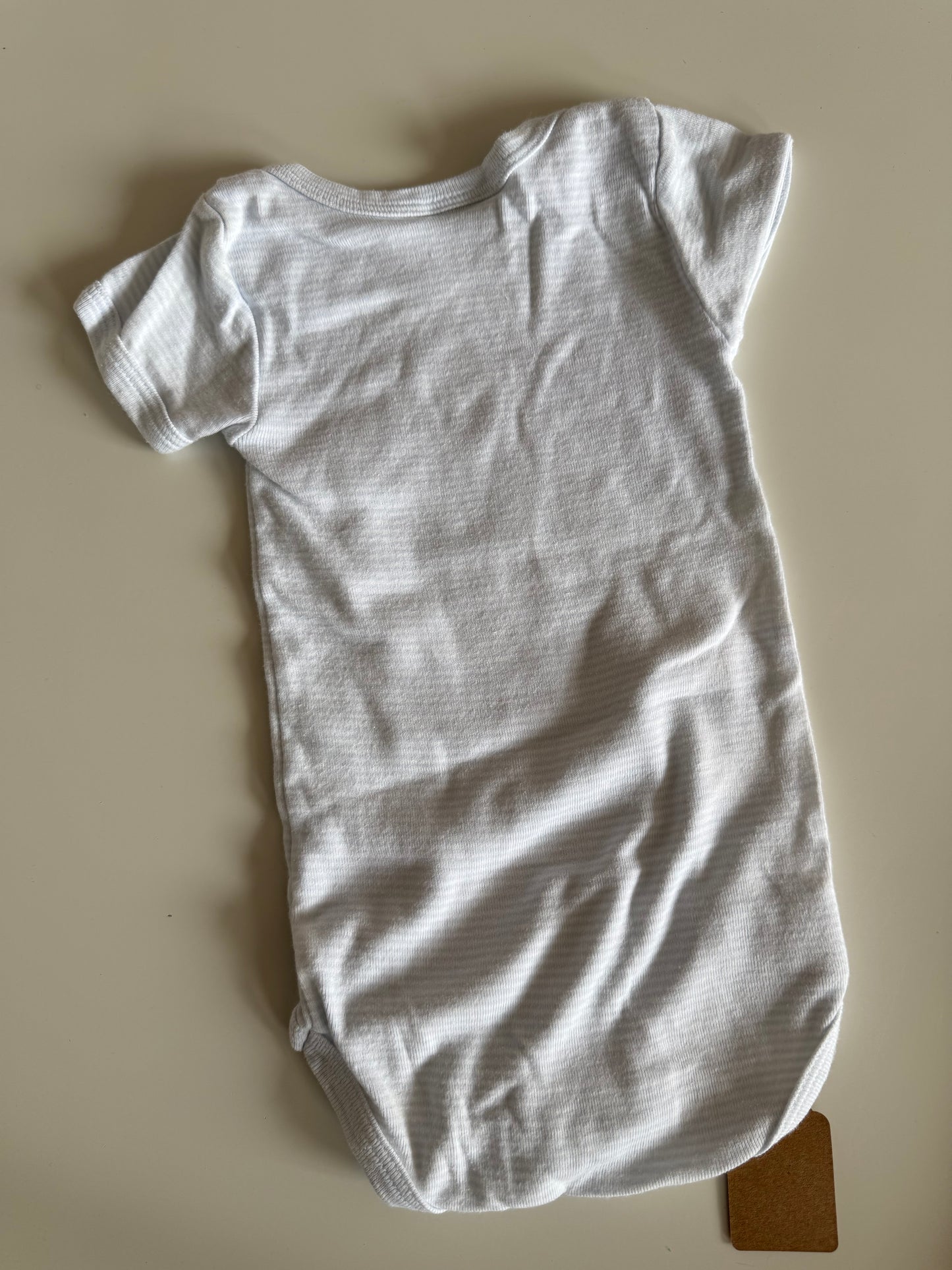 PETIT BATEAU Body kurzarm hellblau weiß 62/68