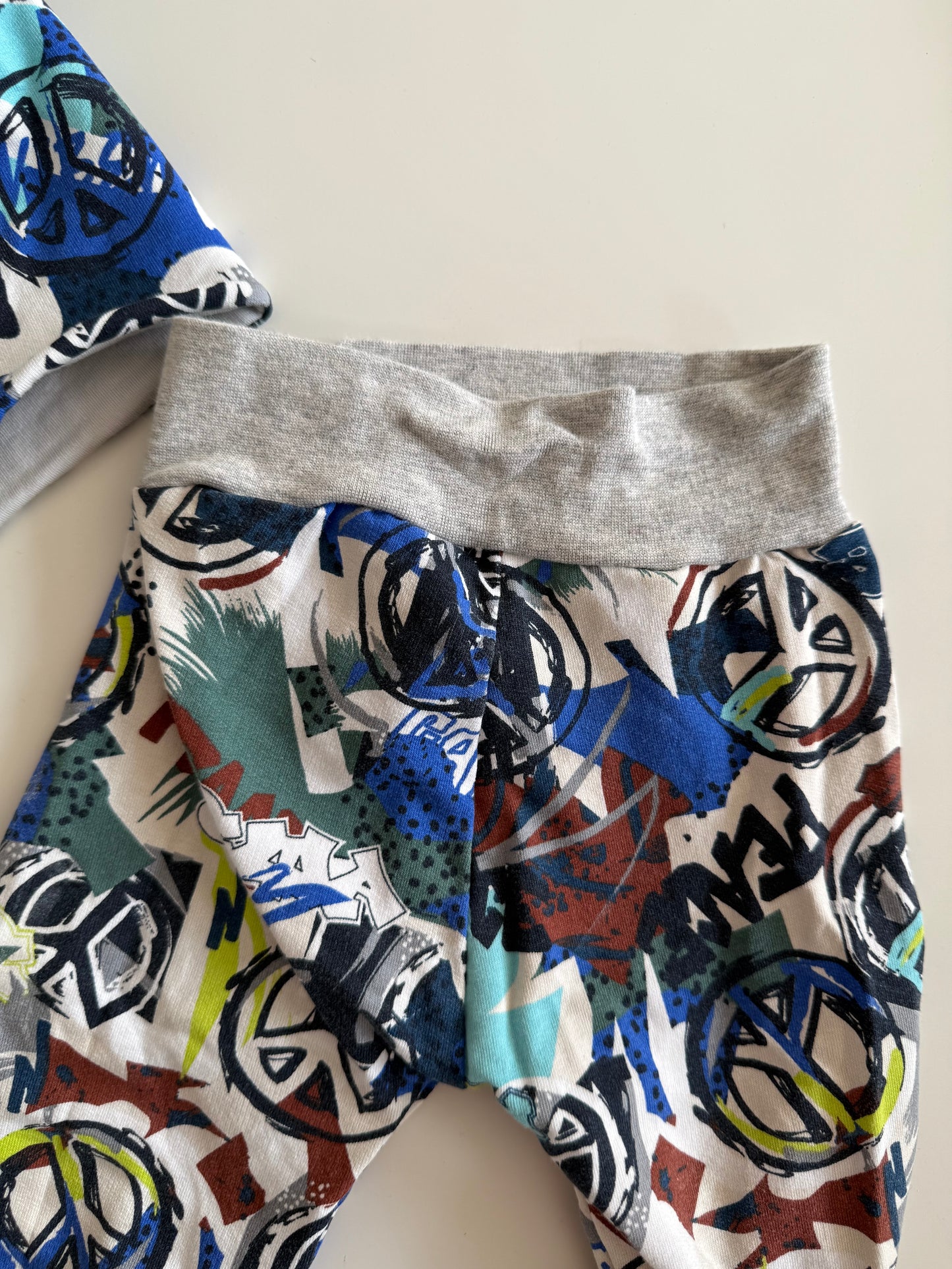 HANDMADE Set Hose und Mütze bunt 62/68