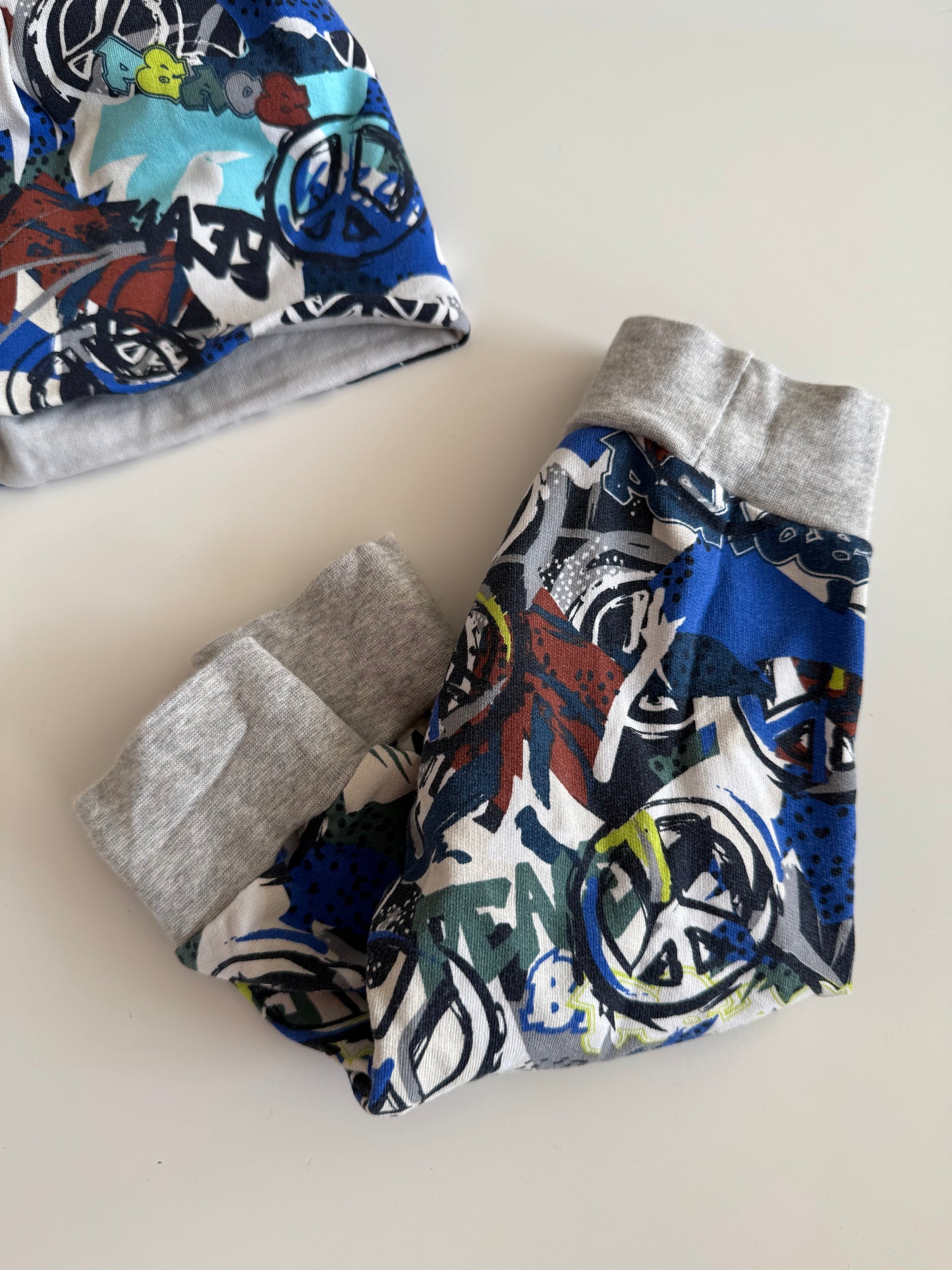 HANDMADE Set Hose und Mütze bunt 62/68