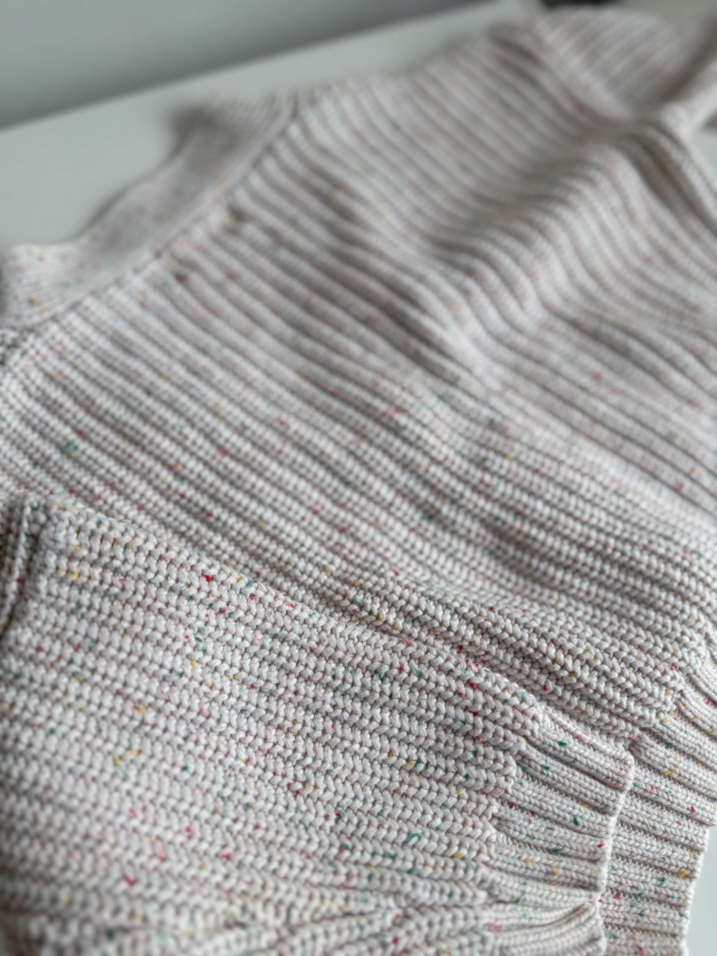 HUNTER + ROSE 
Strickjacke beige bunt 74/80