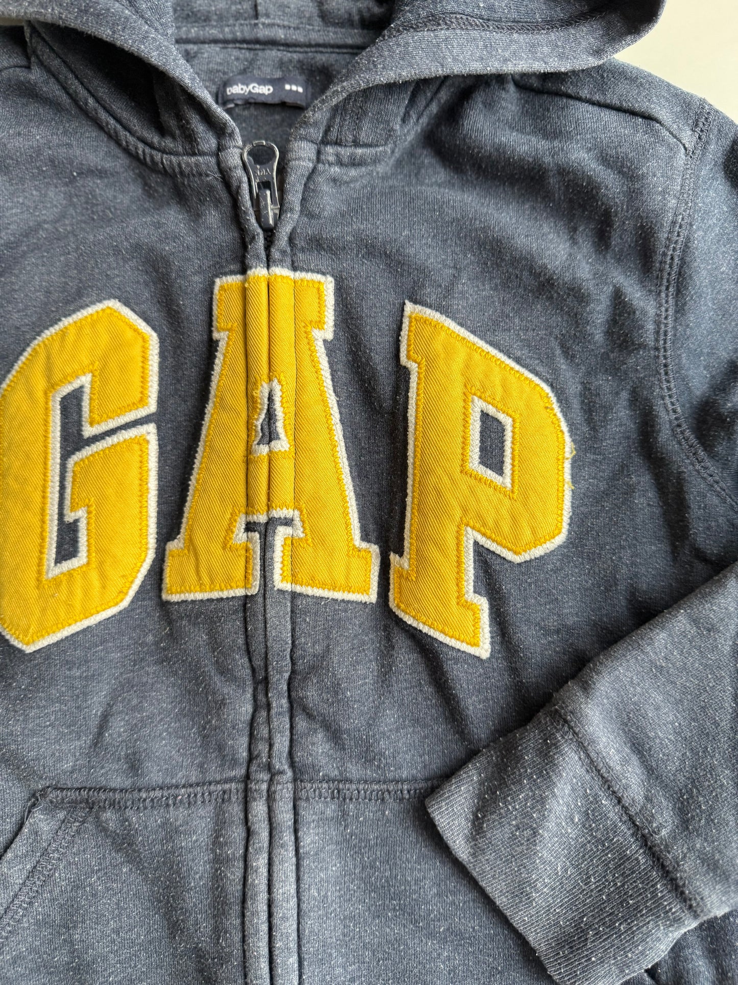 GAP Sweatjacke blau gelb 110