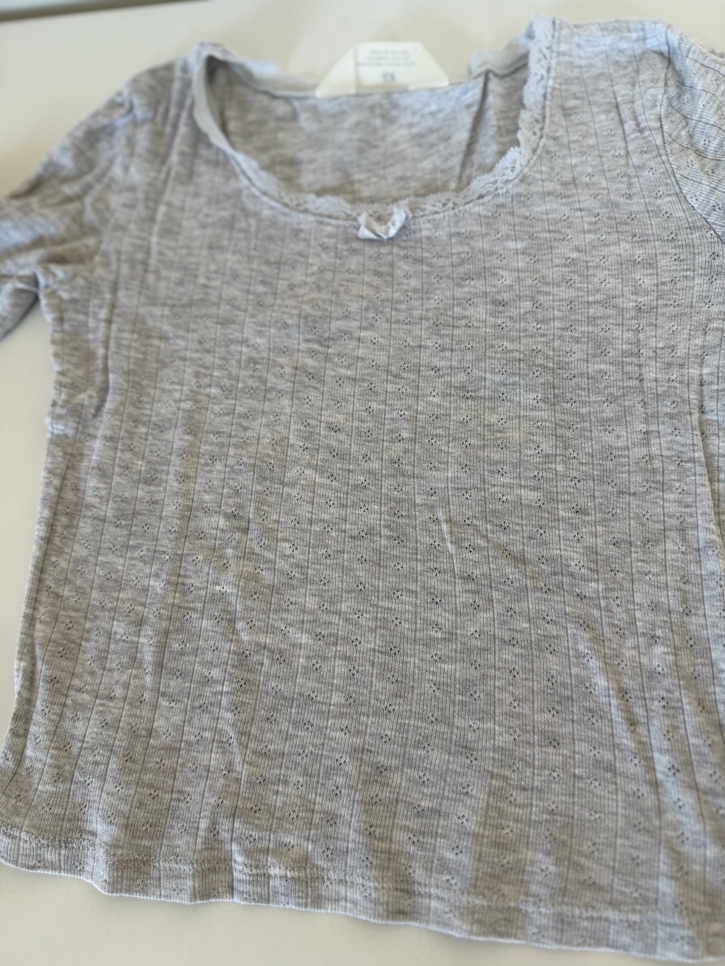 H&M Langarmshirt grau cropped 134/140