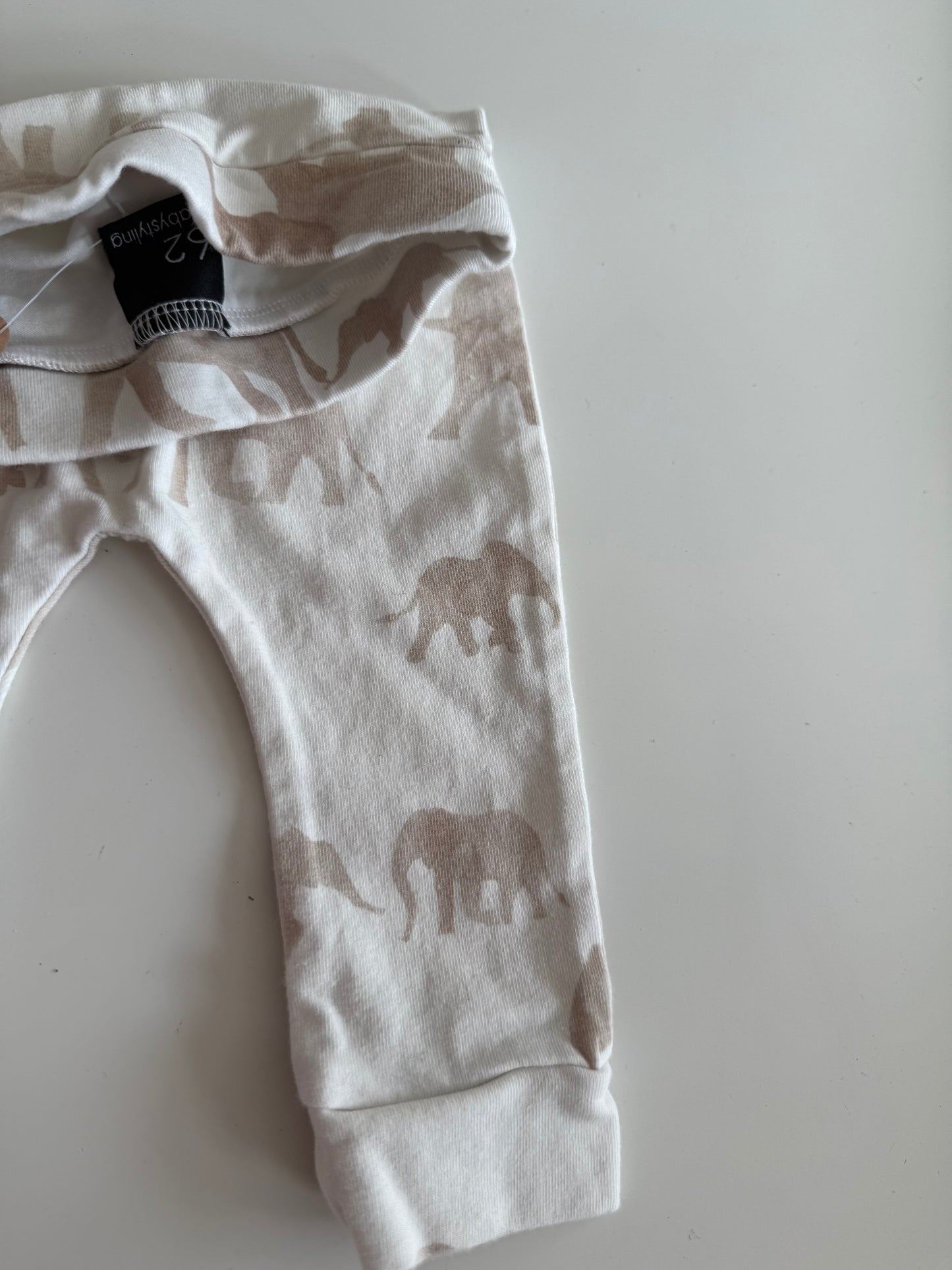 BABYSTYLING Leggings Elefanten beige weiß 62
