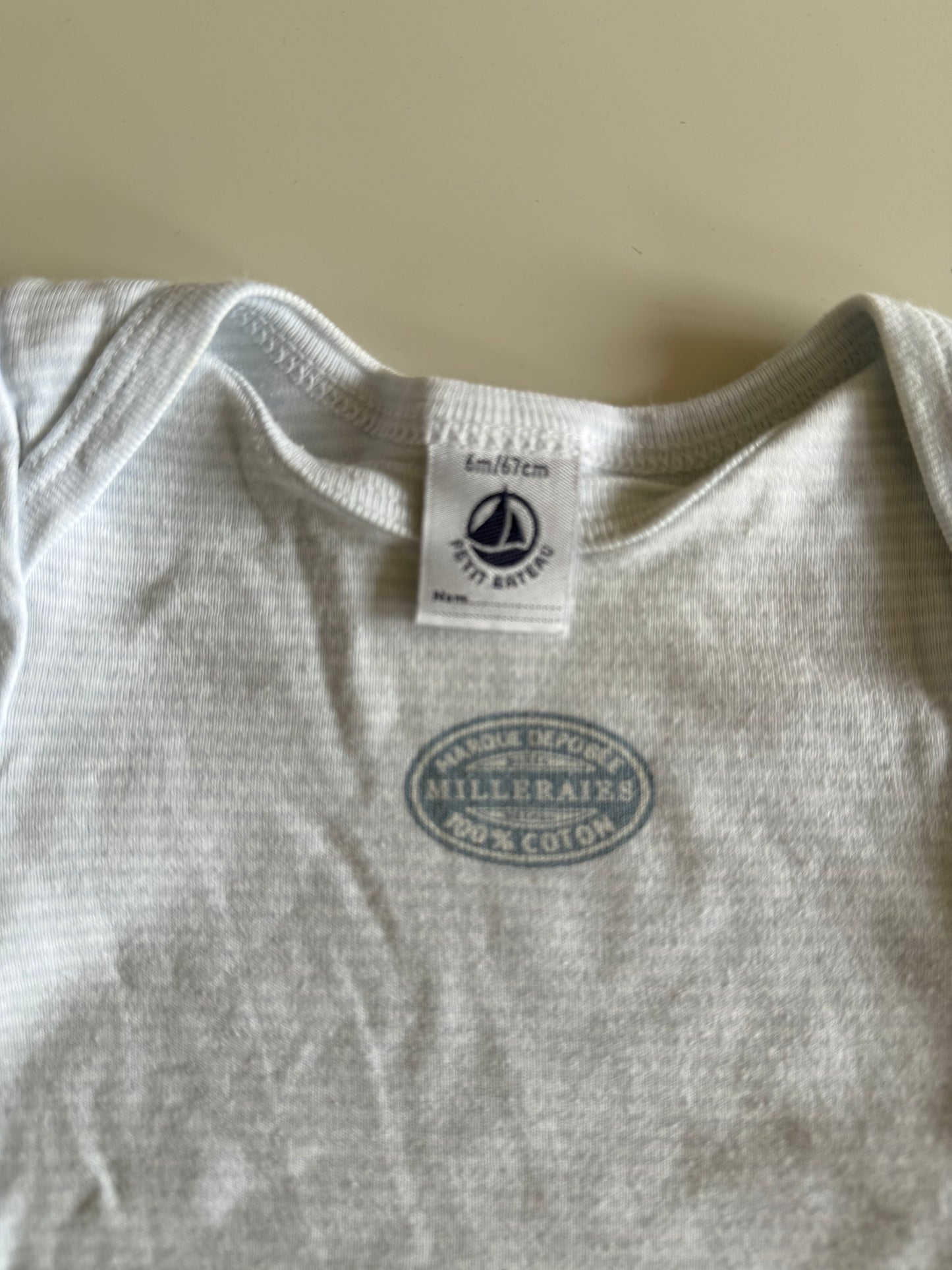 PETIT BATEAU Body kurzarm hellblau weiß 62/68