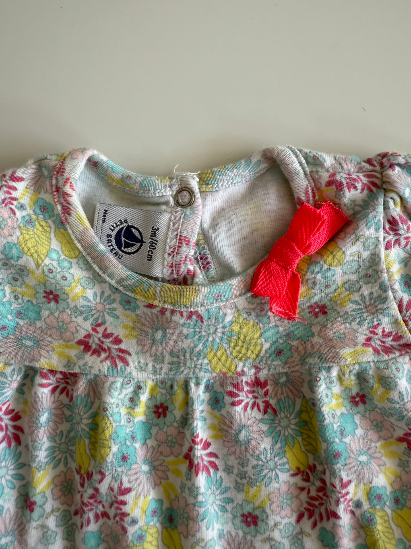 PETIT BATEAU Tshirt Streublumen bunt 56/62