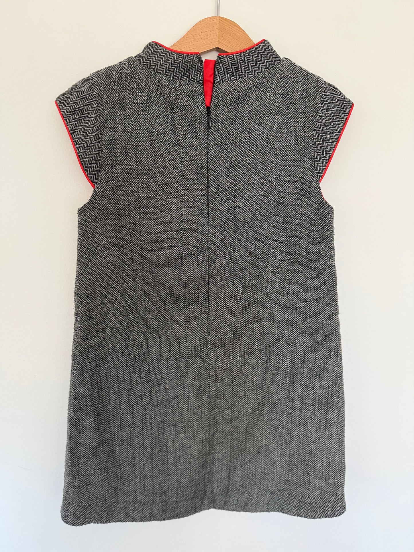 7ART Kleid grau rot 122/128