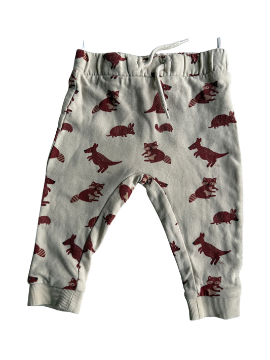 C&A Hose Eichhörnchen Känguruhs beige braun 80