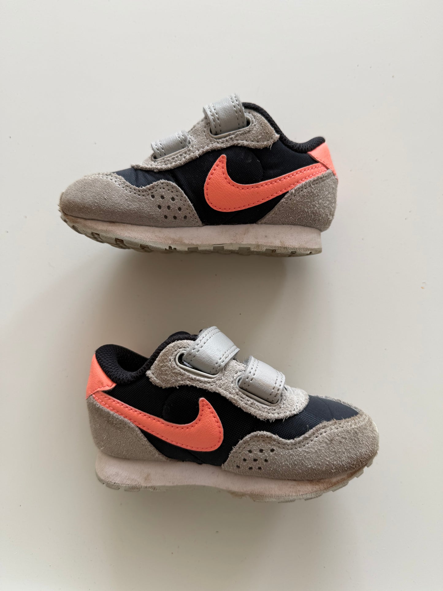NIKE Sneaker grau orange 21