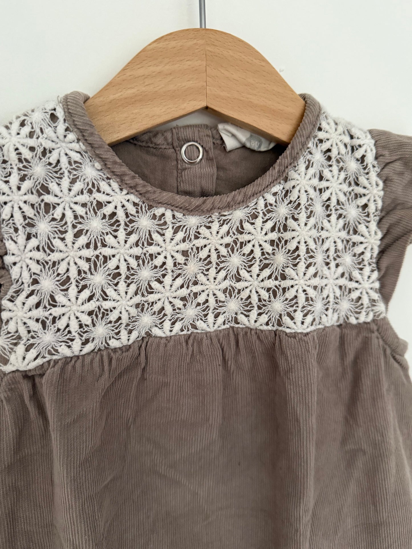 TOPOMINI Kleid Kord braun weiß Spitze 80