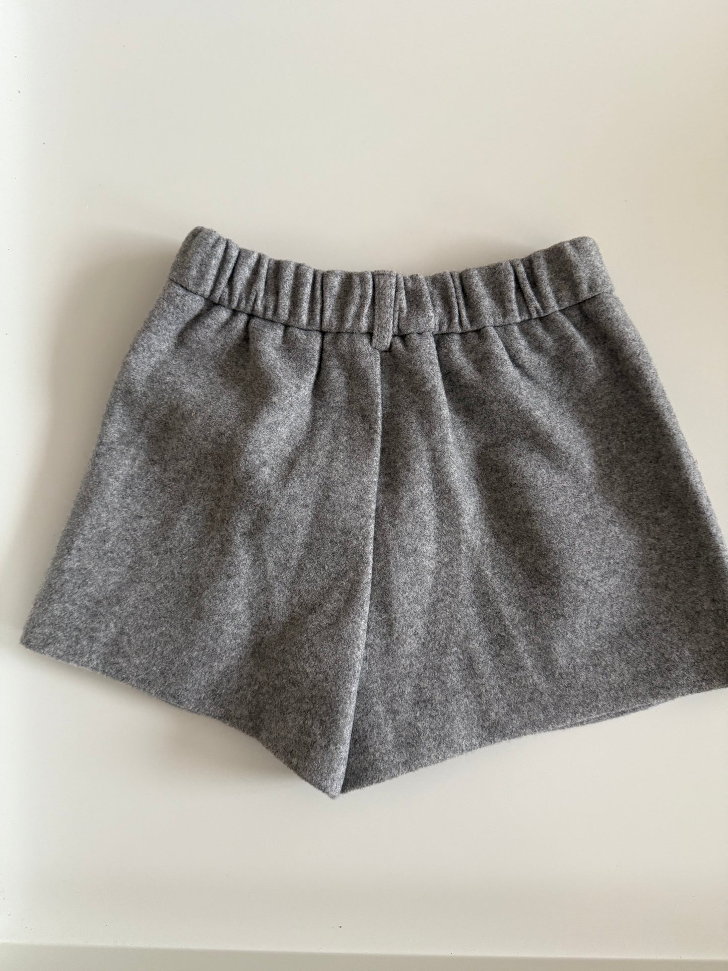 ZARA Shorts Flanell grau 104