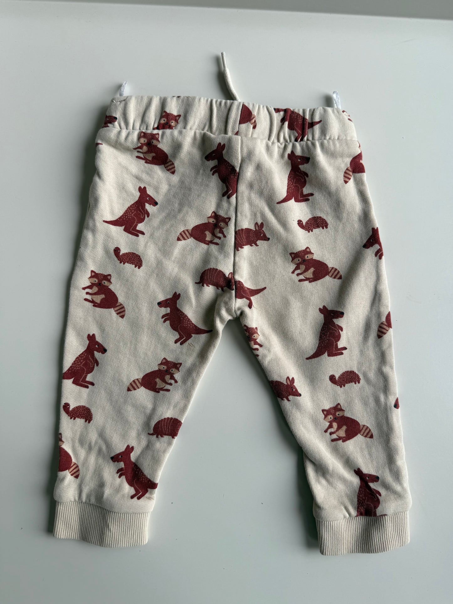 C&A Hose Eichhörnchen Känguruhs beige braun 80