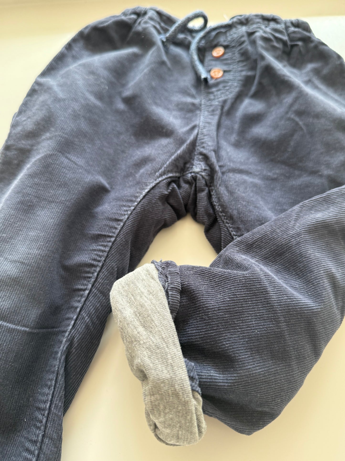H&M Kordhose dunkelblau grau gefüttert 86