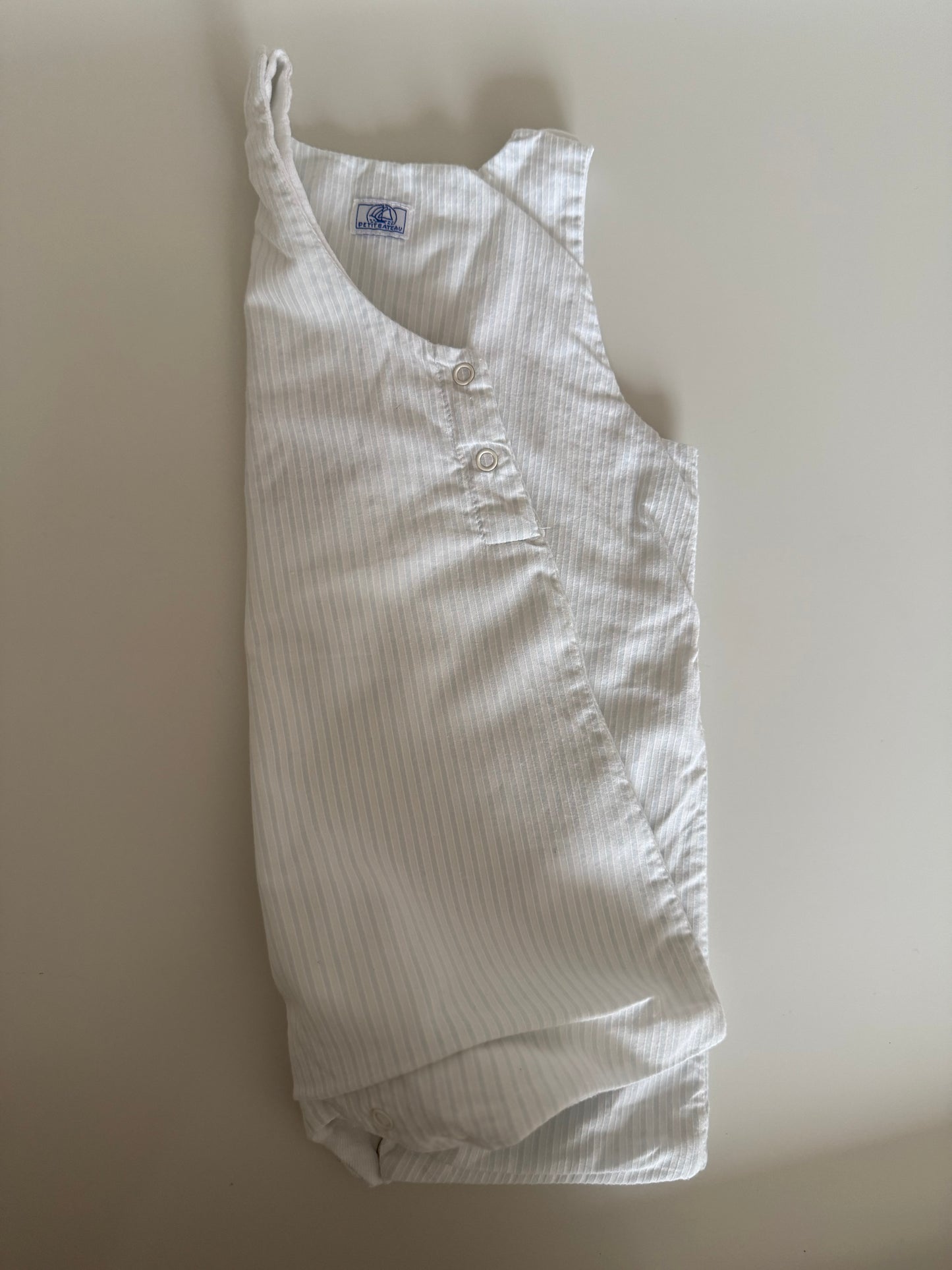 PETIT BATEAU Strampler kurze Hose Shorts weiß hellblau