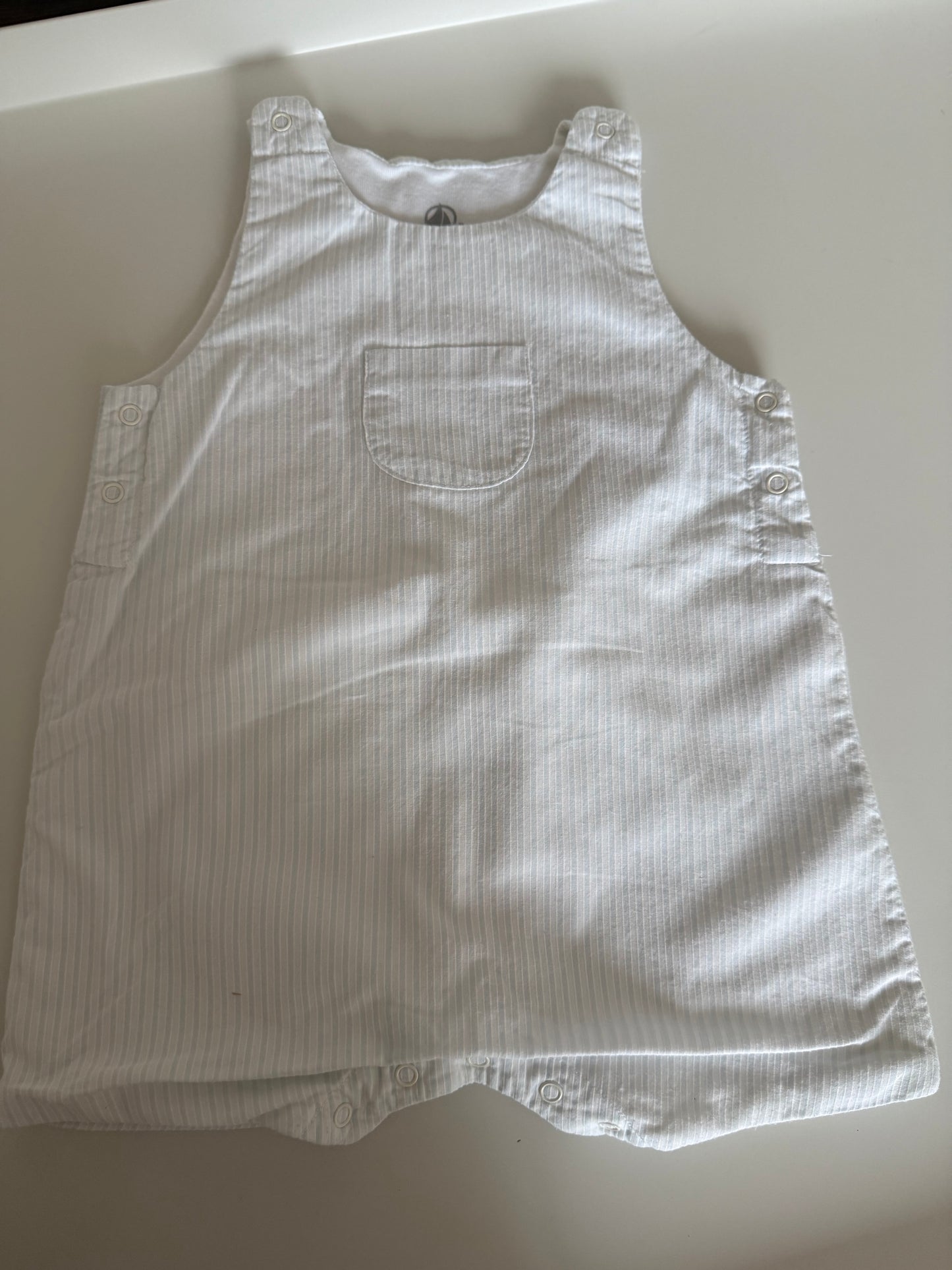 PETIT BATEAU Strampler kurze Hose Shorts weiß hellblau