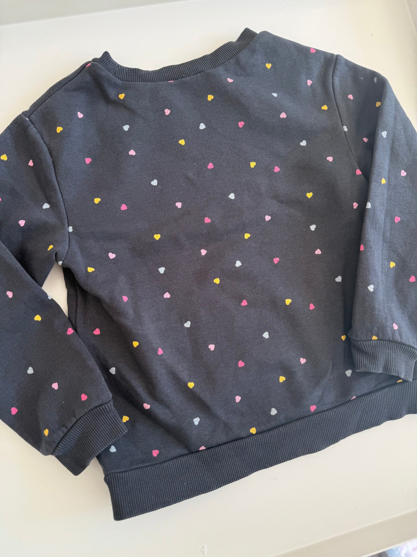 H&M Sweatshirt grau bunt Herzchen 110/116