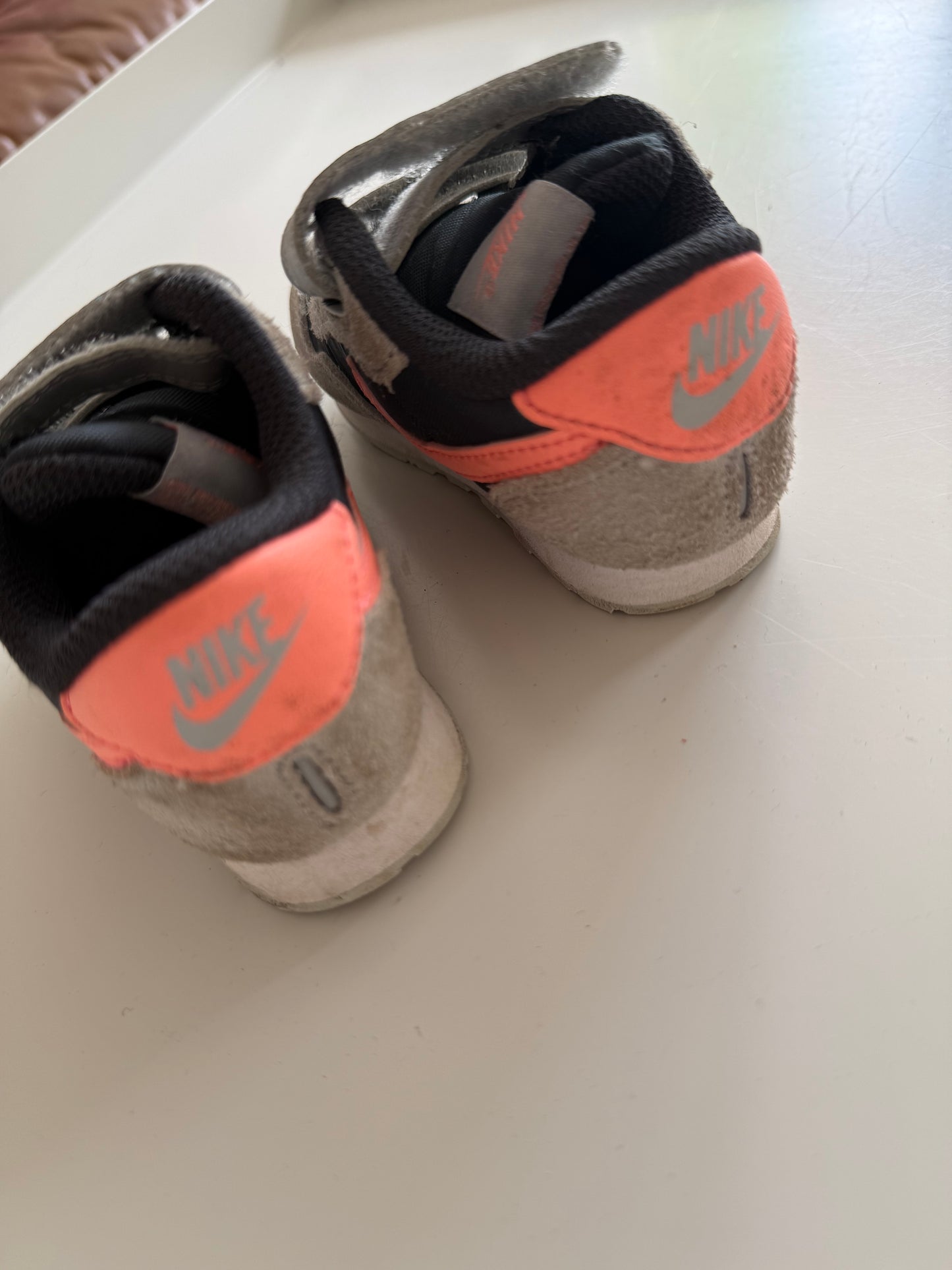 NIKE Sneaker grau orange 21