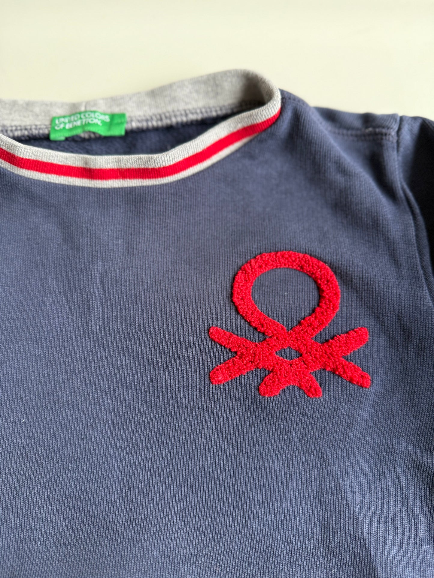 BENETTON Sweatshirt blau grau rot 110