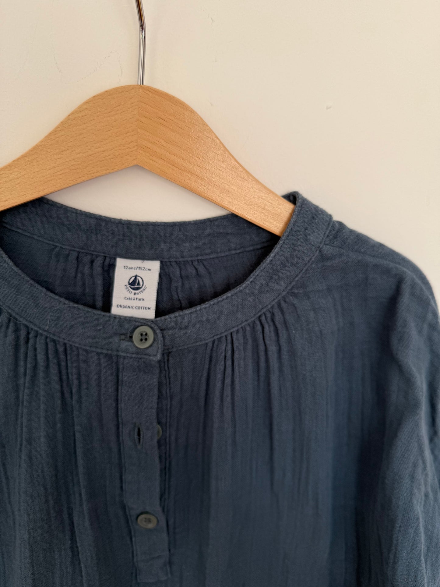 PETIT BATEAU Kleid Musselin blau 146/152