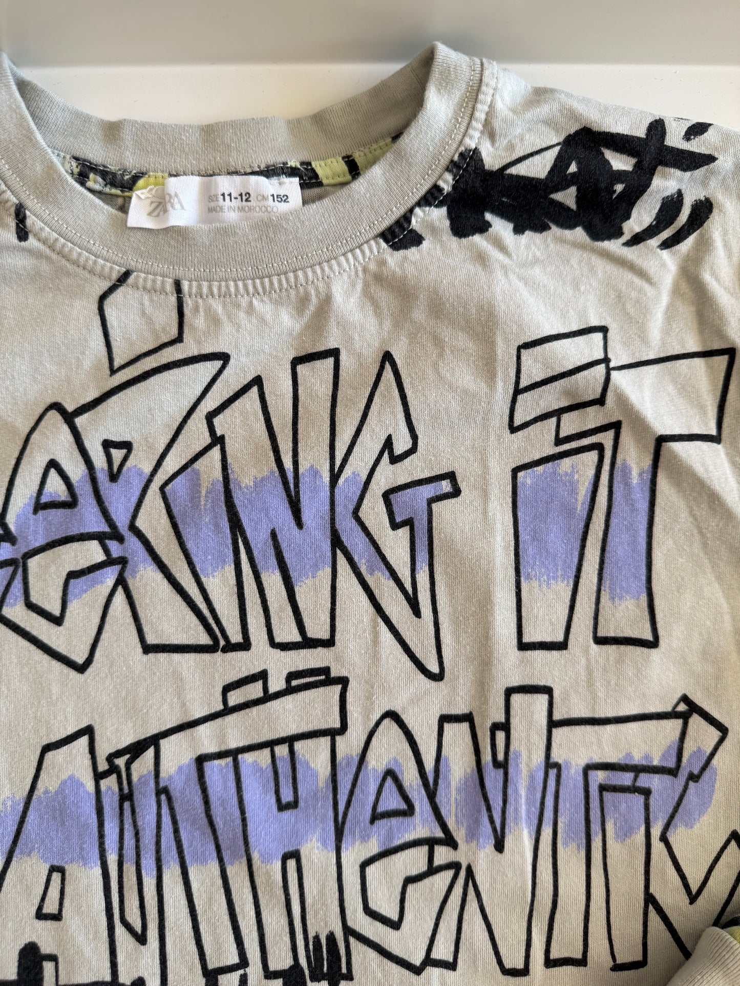 ZARA Langarmshirt Graffiti grau 152
