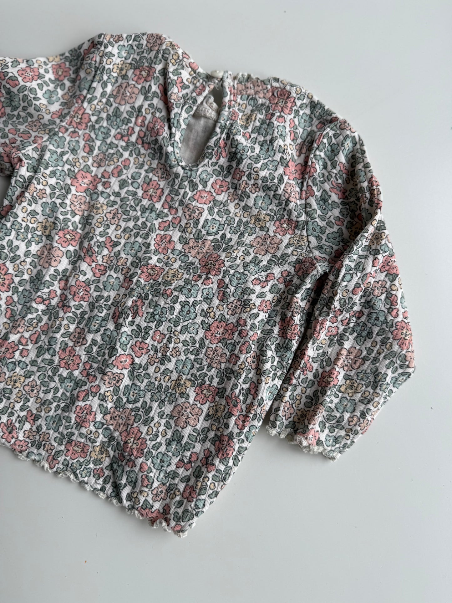 H&M Langarmshirt Ripp Streublumen 68