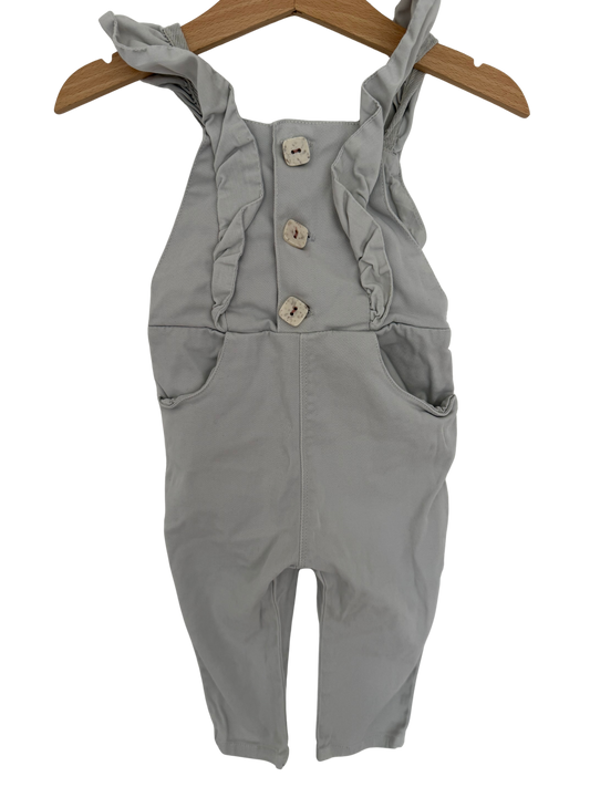 ZARA Latzhose hellgrau Rüschen 80