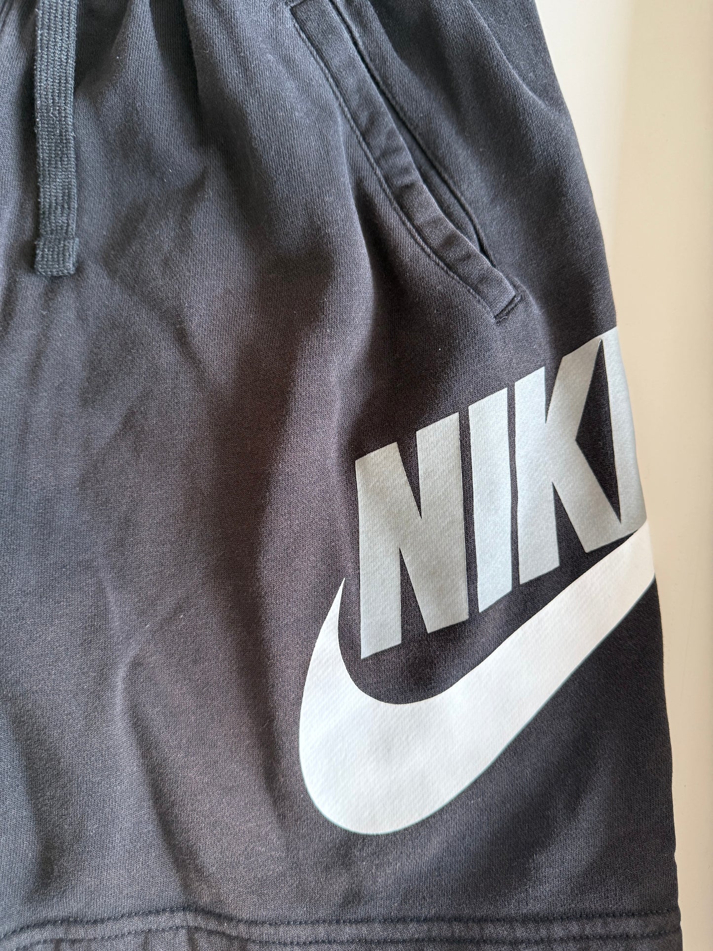 NIKE Sweatshorts kurze Hose schwarz 146/152