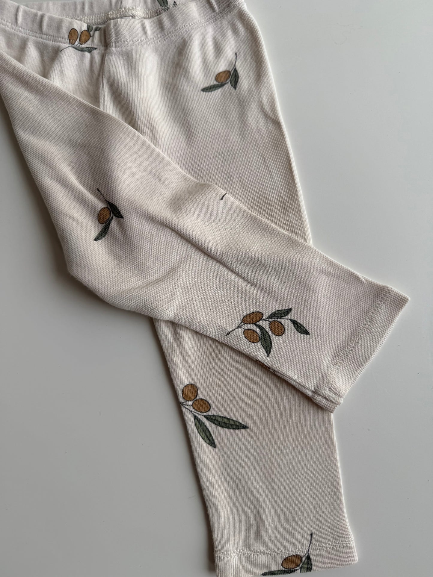 ORGANIC ZOO Leggings Ripp Oliven print weiß 68