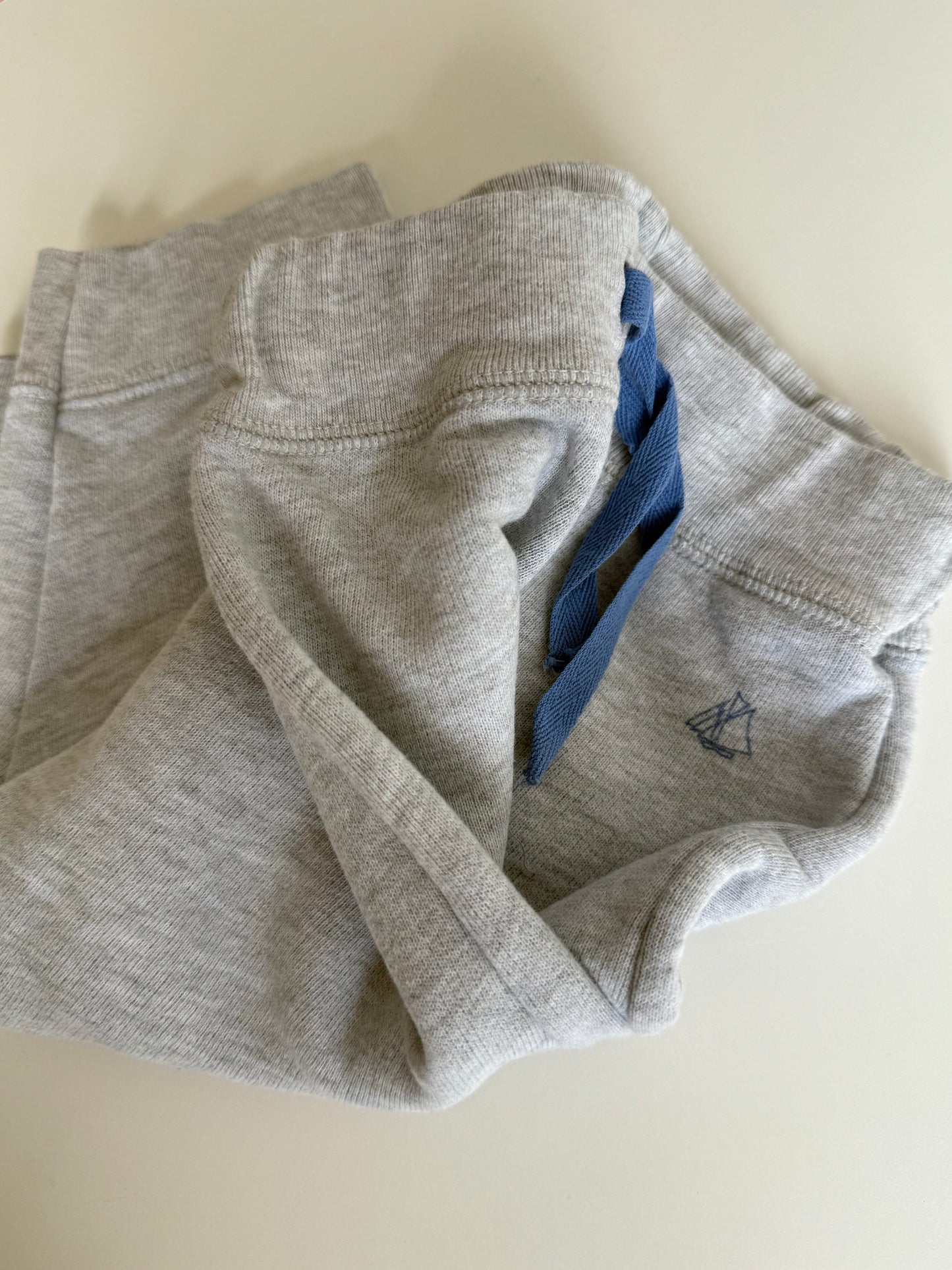 PETIT BATEAU Jogginghose grau blau 80