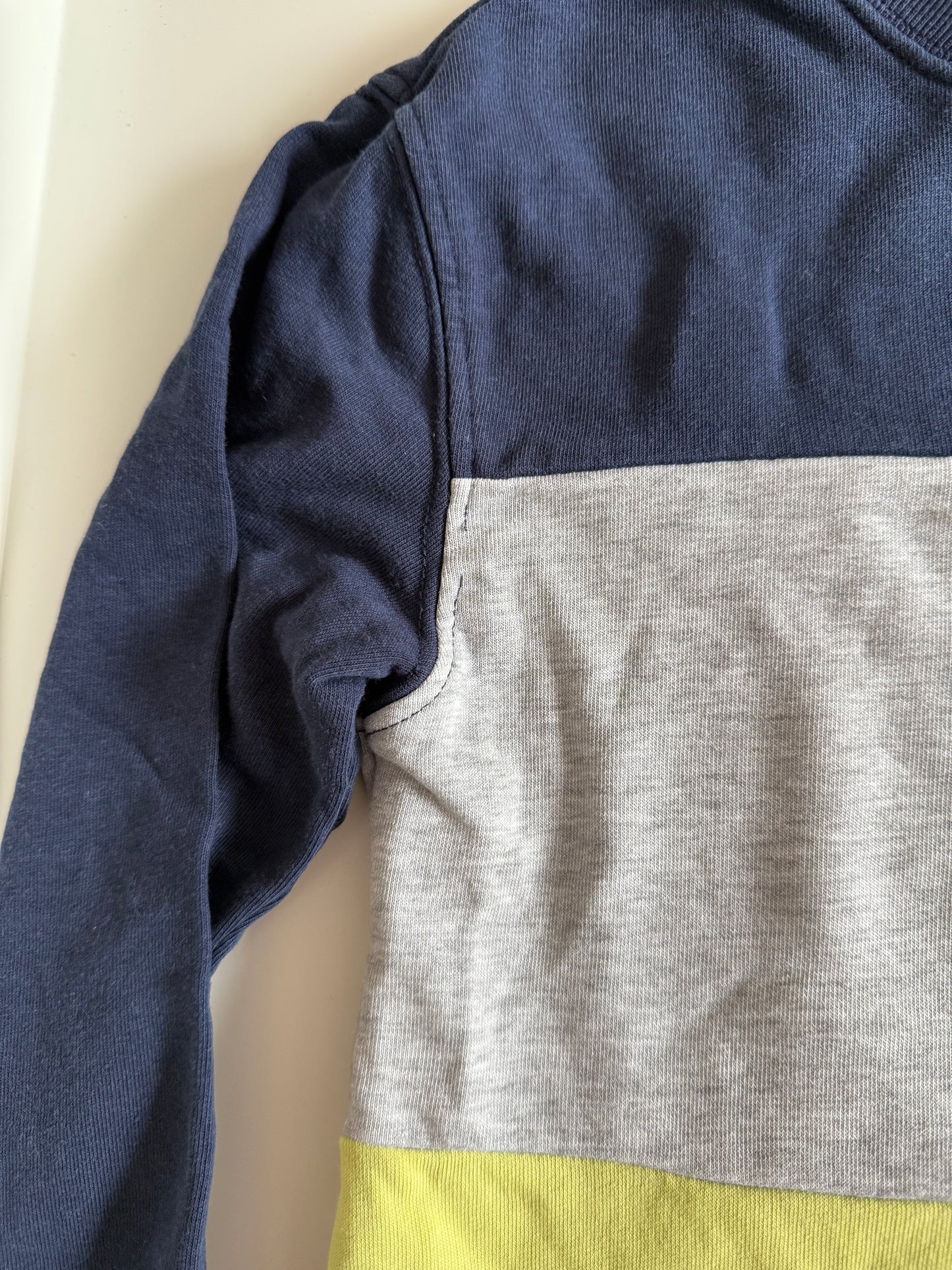 H&M Sweatshirt blau grau gelb 122/128