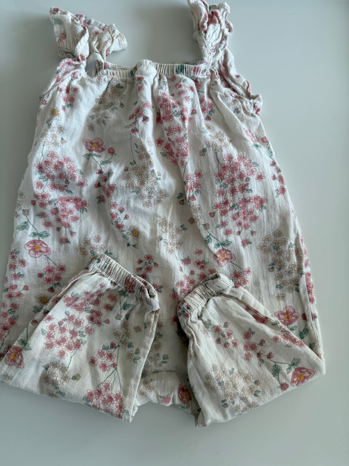 H&M Strampler Jumpsuit weiß rosa Streublumen 74