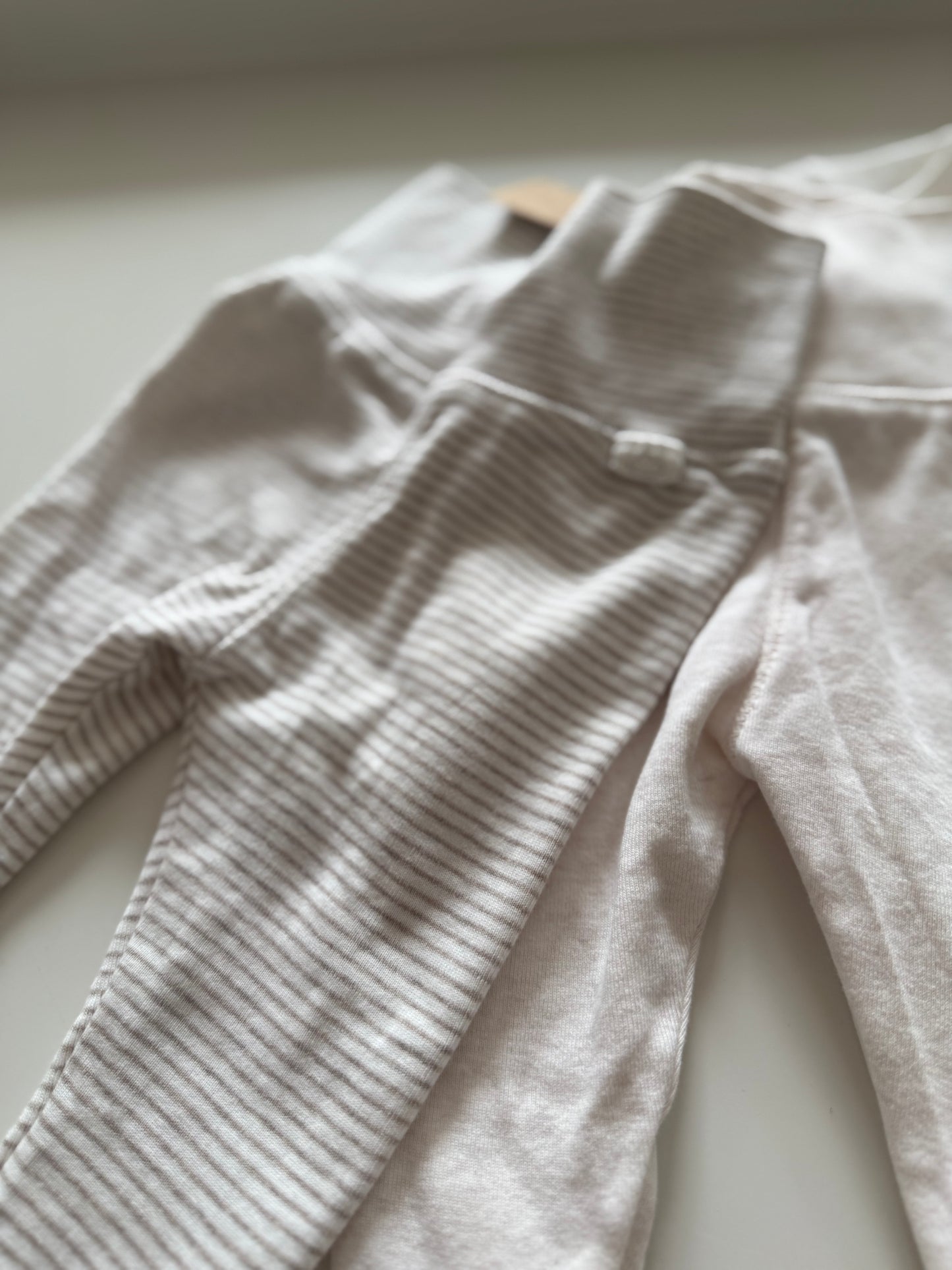 H&M 
Strampelhosen beige braun 50/56