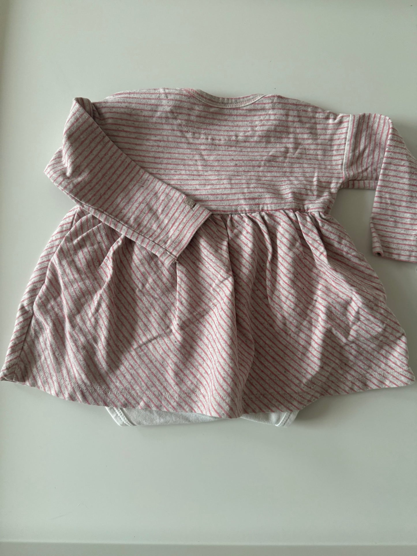 BELLYBUTTON 
Body-Kleid rosa grau gestreift 62
