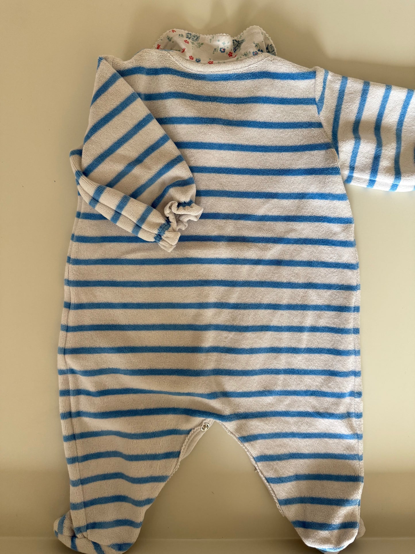 PETIT BATEAU Strampler blau weiß gestreift Blümchen 56/62