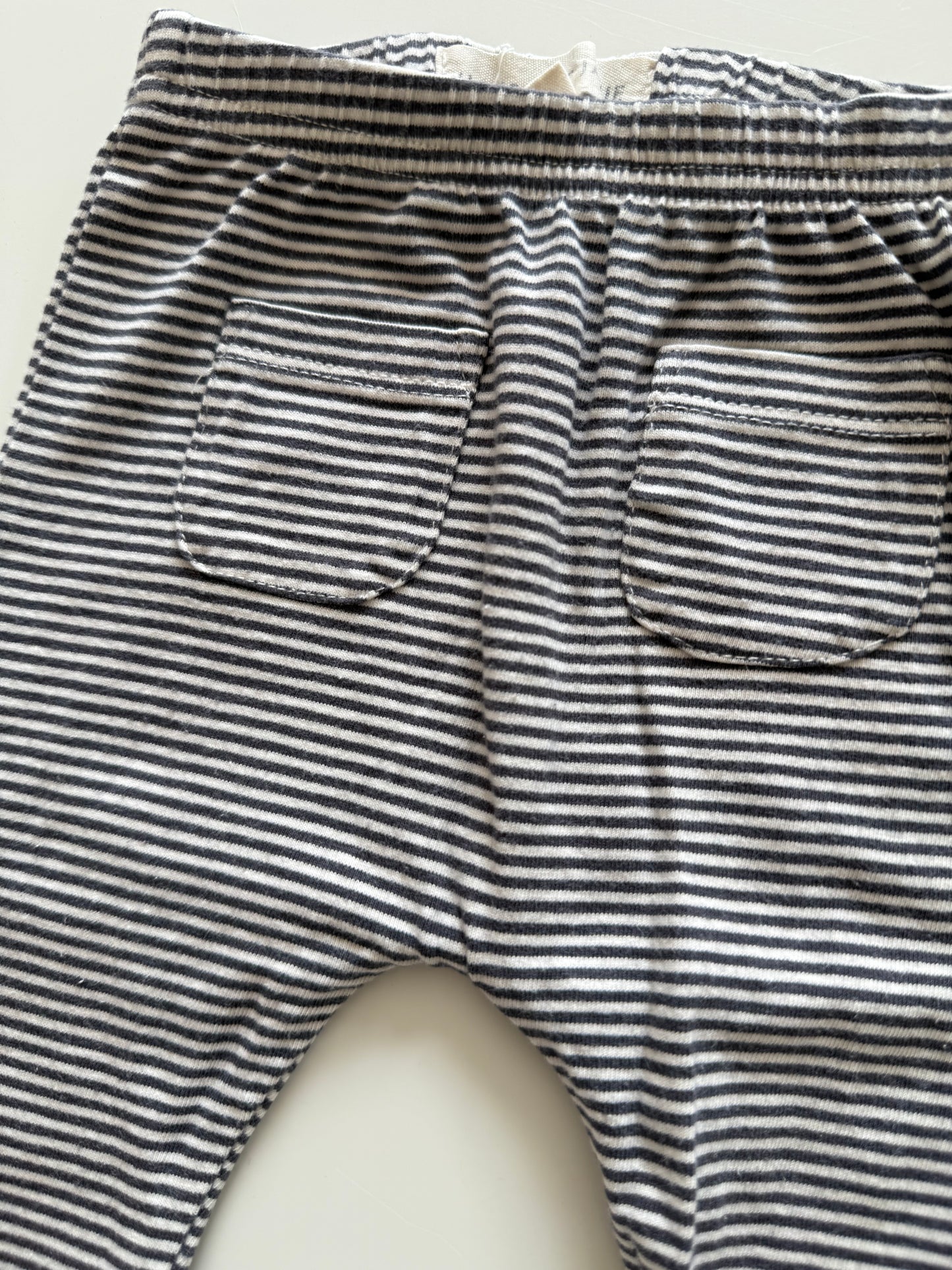 HOUSE OF JAMIE
Hose gestreift grau 56/62