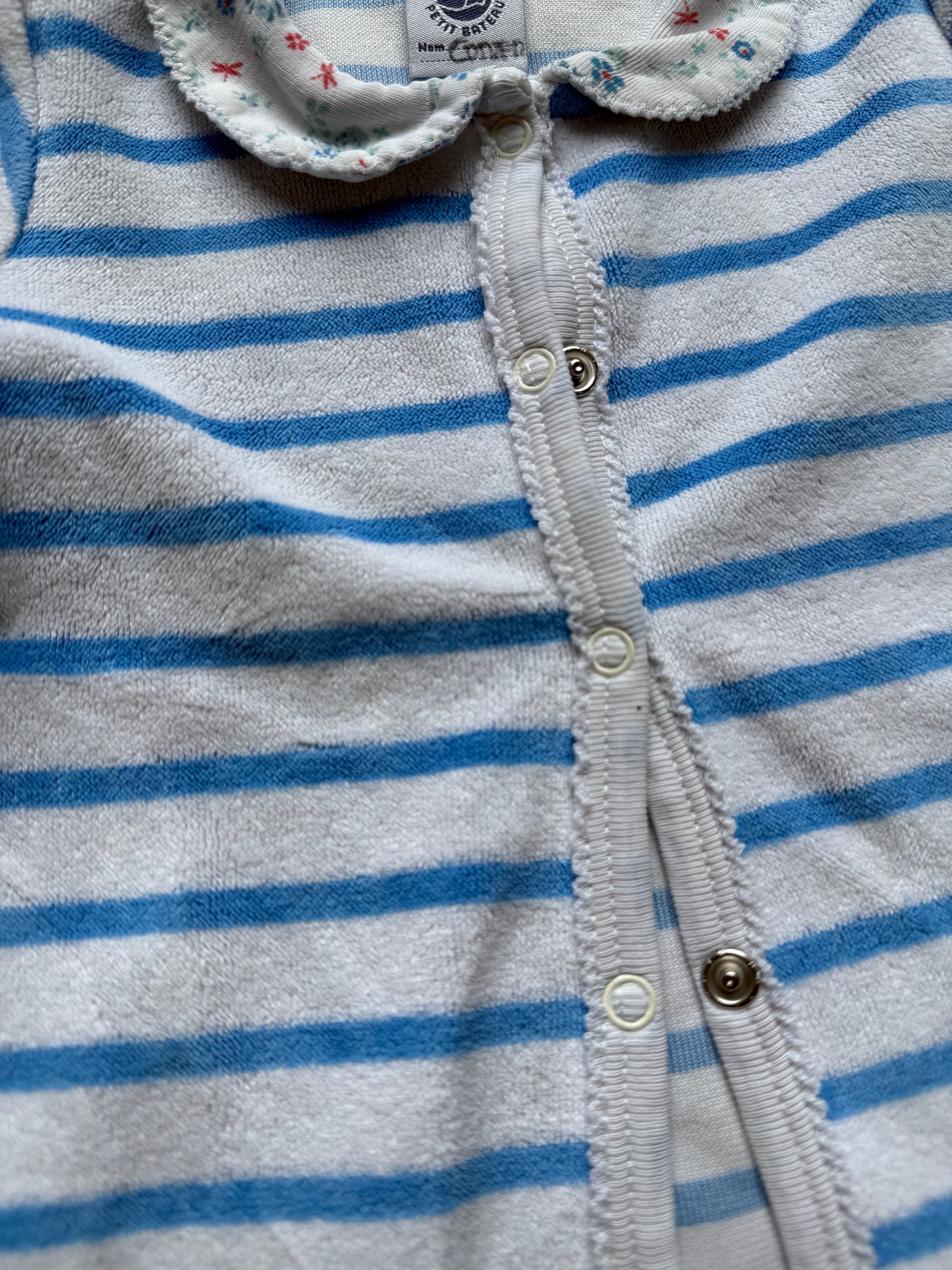 PETIT BATEAU Strampler blau weiß gestreift Blümchen 56/62