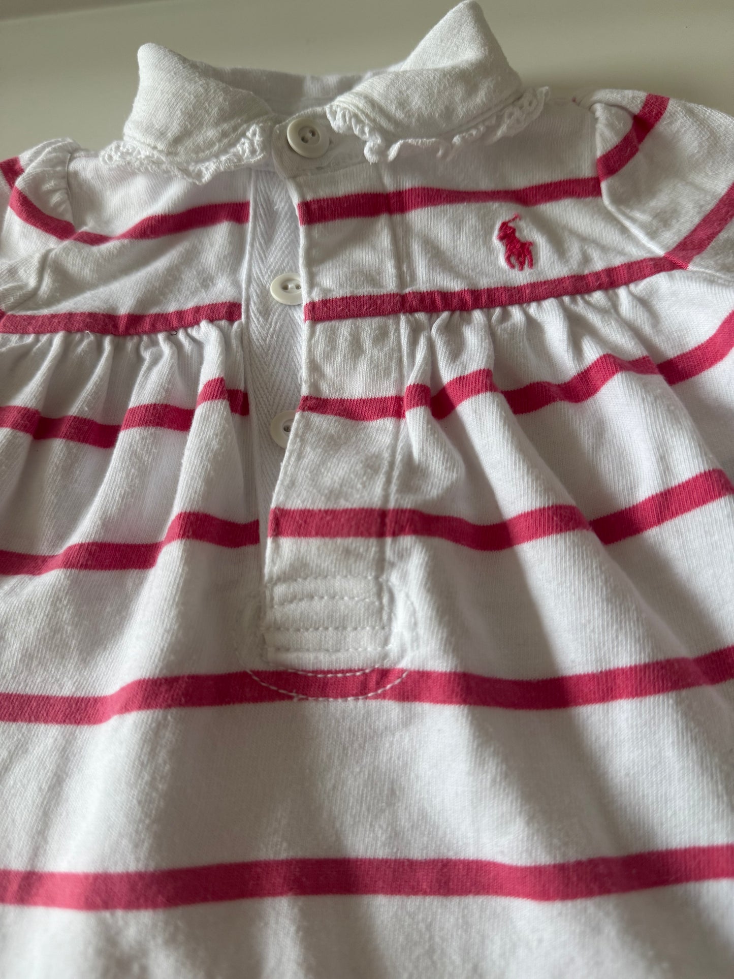 RALPH LAUREN 
Strampler Polo weiß pink gestreift 62