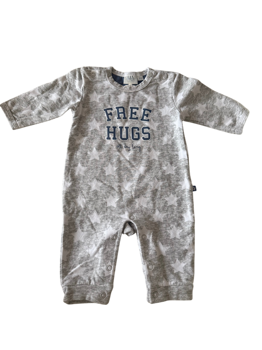 FEETJE 
Strampler grau weiß free Hugs Sterne 62